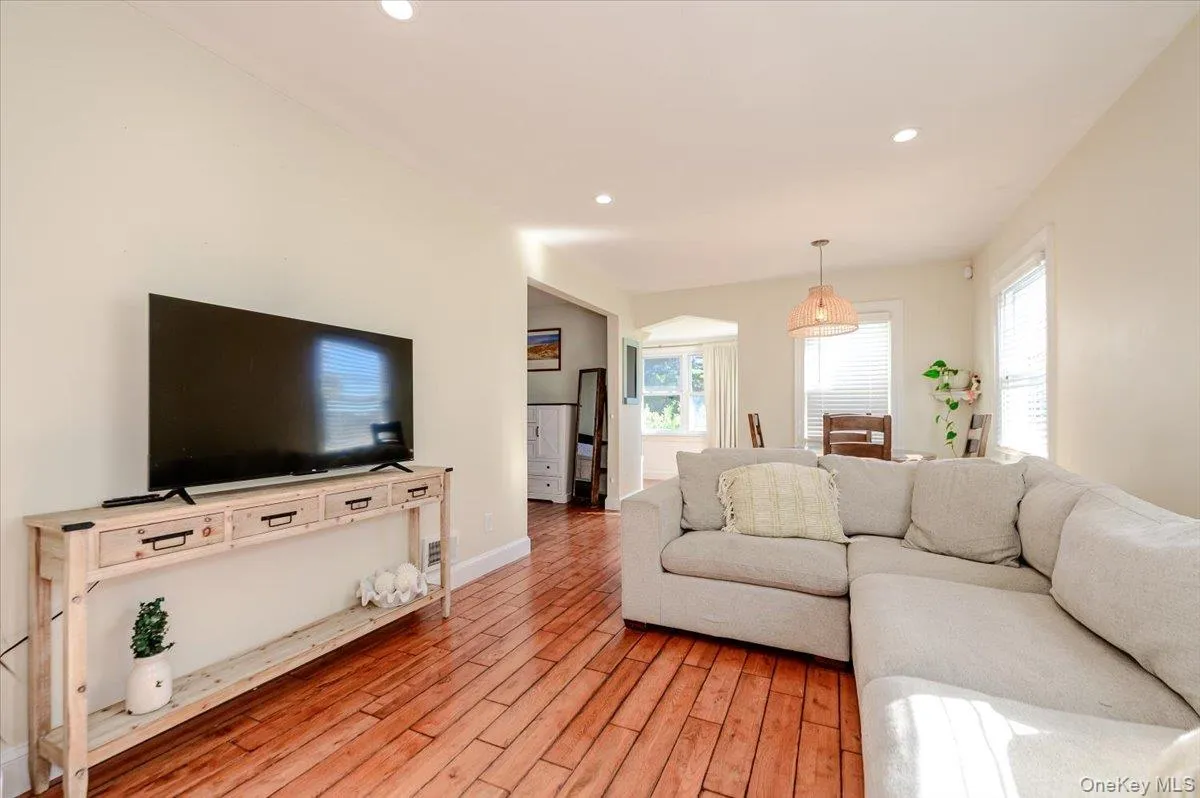 412 Fire Island Avenue, Babylon, NY, 3 Bedrooms Bedrooms, 7 Rooms Rooms,1 BathroomBathrooms,Residential,For Rent,Fire Island,0,1059502 412 Fire Island Avenue, Babylon, NY, 3 Bedrooms Bedrooms, 7 Rooms Rooms,1 BathroomBathrooms,Residential,For Rent,Fire Island,0,1059502
