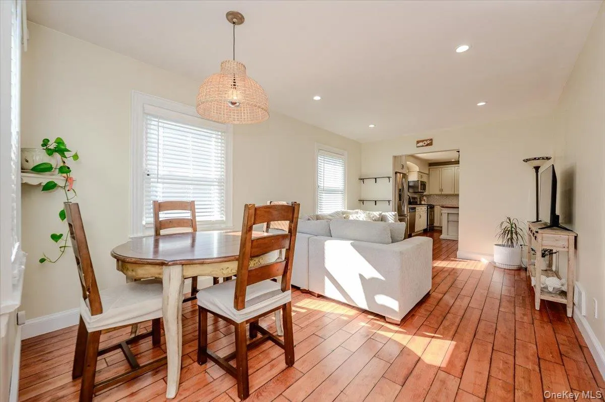 412 Fire Island Avenue, Babylon, NY, 3 Bedrooms Bedrooms, 7 Rooms Rooms,1 BathroomBathrooms,Residential,For Rent,Fire Island,0,1059502 412 Fire Island Avenue, Babylon, NY, 3 Bedrooms Bedrooms, 7 Rooms Rooms,1 BathroomBathrooms,Residential,For Rent,Fire Island,0,1059502