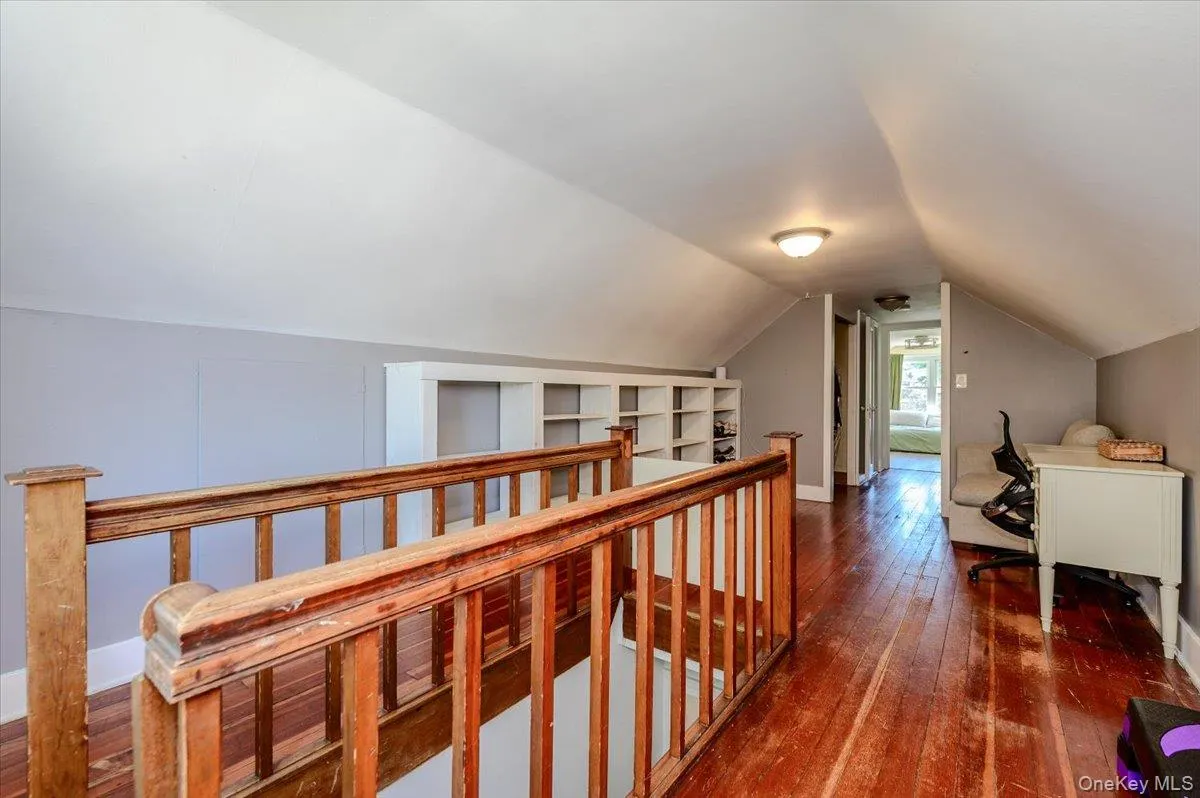 Upstairs entry to 3rd Bdrm Upstairs entry to 3rd Bdrm