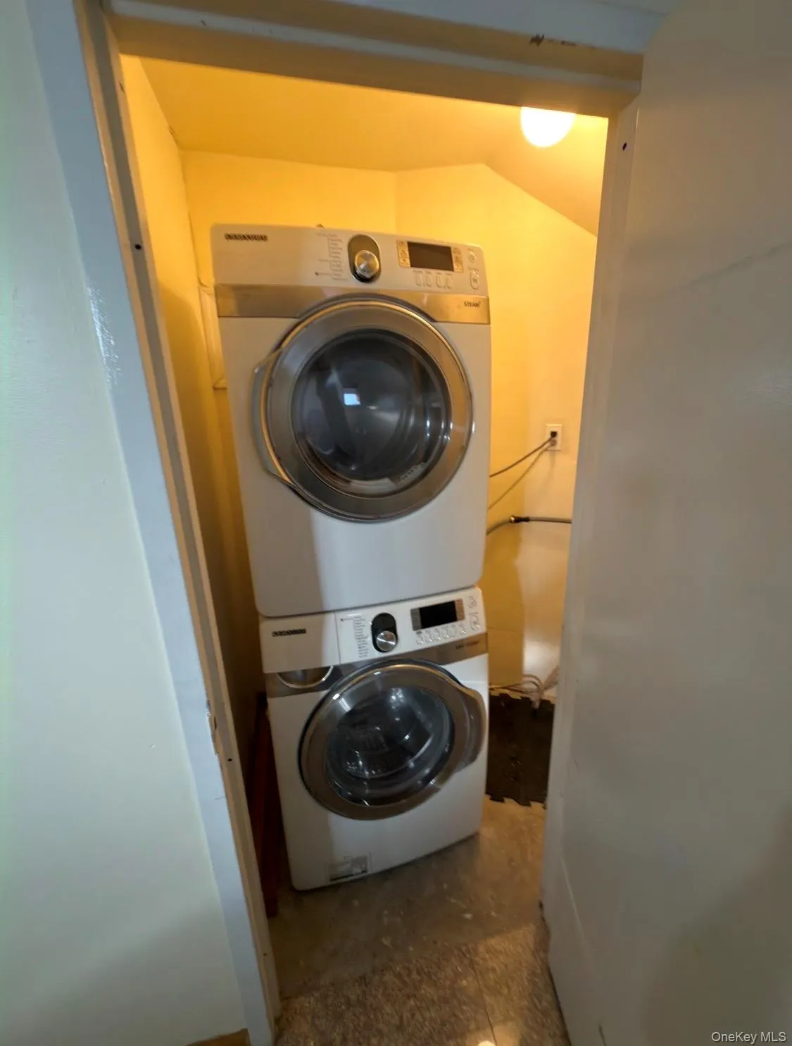 62-11 Woodside Avenue, New York, NY, 3 Bedroom Bedrooms, 4 Room Rooms,2 BathroomBathrooms,Residential Lease,For Rent,Woodside,0,1059523 62-11 Woodside Avenue, New York, NY, 3 Bedroom Bedrooms, 4 Room Rooms,2 BathroomBathrooms,Residential Lease,For Rent,Woodside,0,1059523