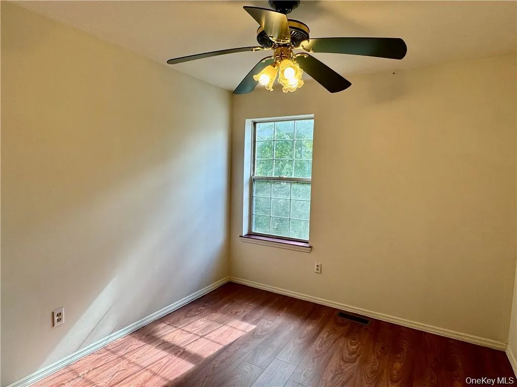 10 Kensington Way, Middletown, NY, 2 Bedrooms Bedrooms, 5 Rooms Rooms,1 BathroomBathrooms,Residential Lease,For Rent,Kensington,0,1059526 10 Kensington Way, Middletown, NY, 2 Bedrooms Bedrooms, 5 Rooms Rooms,1 BathroomBathrooms,Residential Lease,For Rent,Kensington,0,1059526