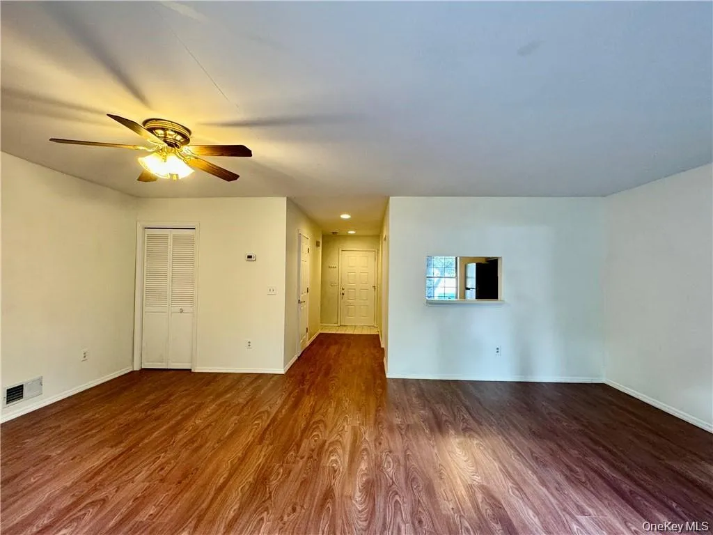 Living room/dining room combination Living room/dining room combination