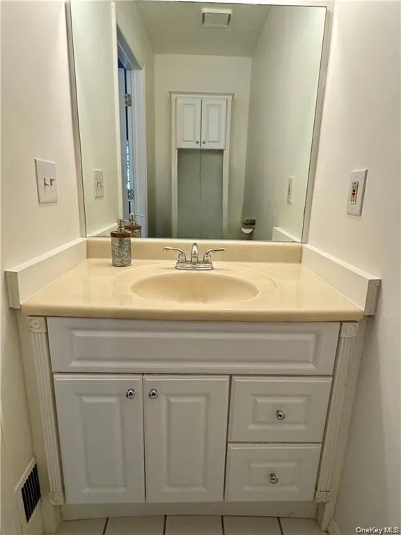 10 Kensington Way, Middletown, NY, 2 Bedrooms Bedrooms, 5 Rooms Rooms,1 BathroomBathrooms,Residential Lease,For Rent,Kensington,0,1059526 10 Kensington Way, Middletown, NY, 2 Bedrooms Bedrooms, 5 Rooms Rooms,1 BathroomBathrooms,Residential Lease,For Rent,Kensington,0,1059526