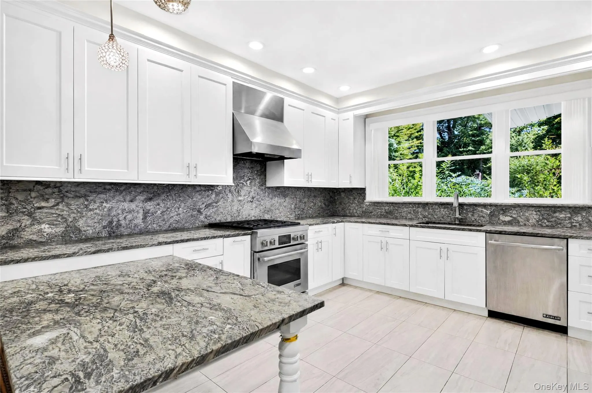 51 Bayview Avenue, North Hempstead, NY, 7 Bedrooms Bedrooms, 12 Rooms Rooms,5 BathroomsBathrooms,Residential,For Rent,Bayview,0,1059545 51 Bayview Avenue, North Hempstead, NY, 7 Bedrooms Bedrooms, 12 Rooms Rooms,5 BathroomsBathrooms,Residential,For Rent,Bayview,0,1059545