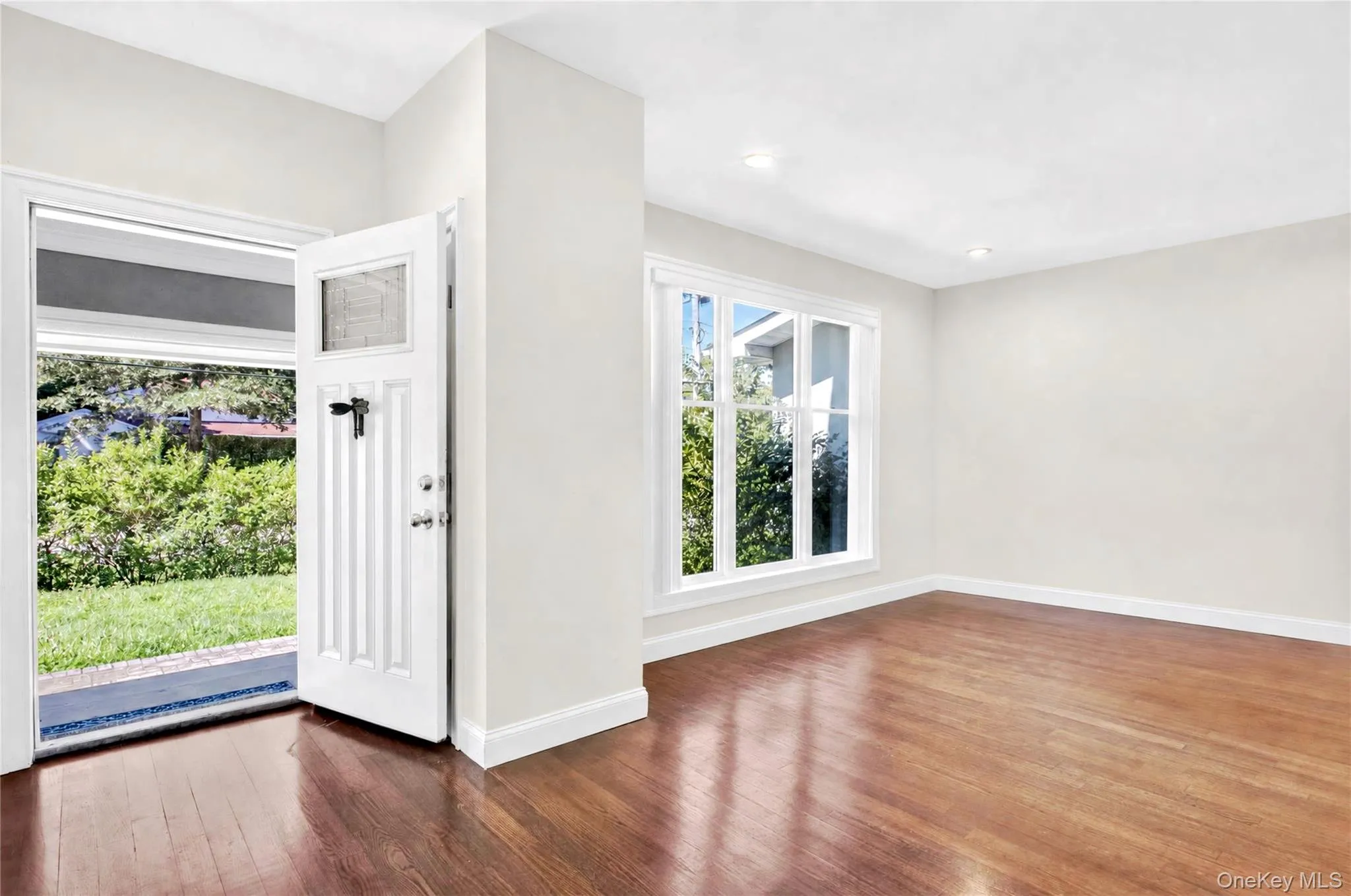 51 Bayview Avenue, North Hempstead, NY, 7 Bedrooms Bedrooms, 12 Rooms Rooms,5 BathroomsBathrooms,Residential,For Rent,Bayview,0,1059545 51 Bayview Avenue, North Hempstead, NY, 7 Bedrooms Bedrooms, 12 Rooms Rooms,5 BathroomsBathrooms,Residential,For Rent,Bayview,0,1059545