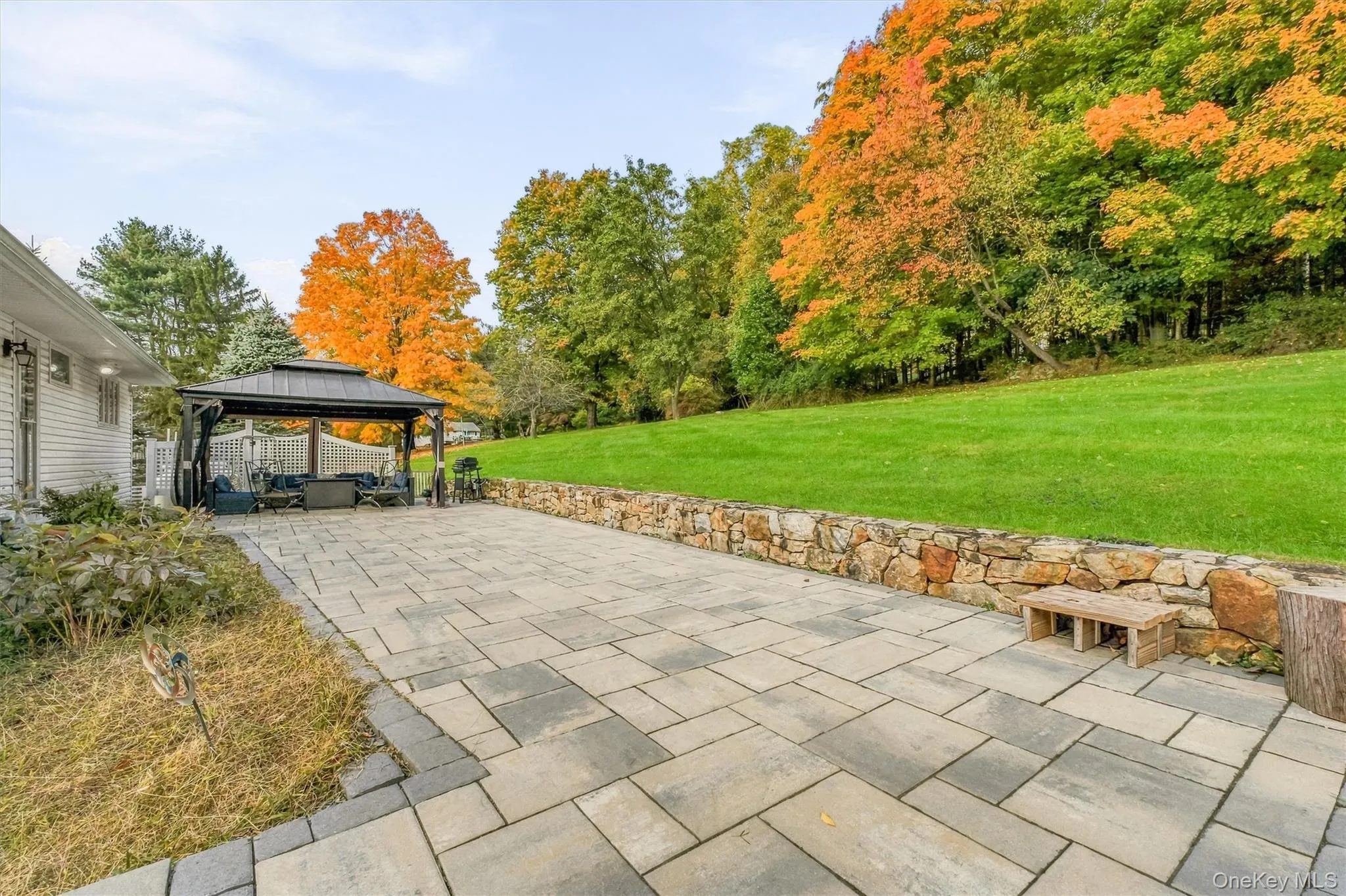 Peaceful backyard (septic in front of home) - room for pool! Peaceful backyard (septic in front of home) - room for pool!