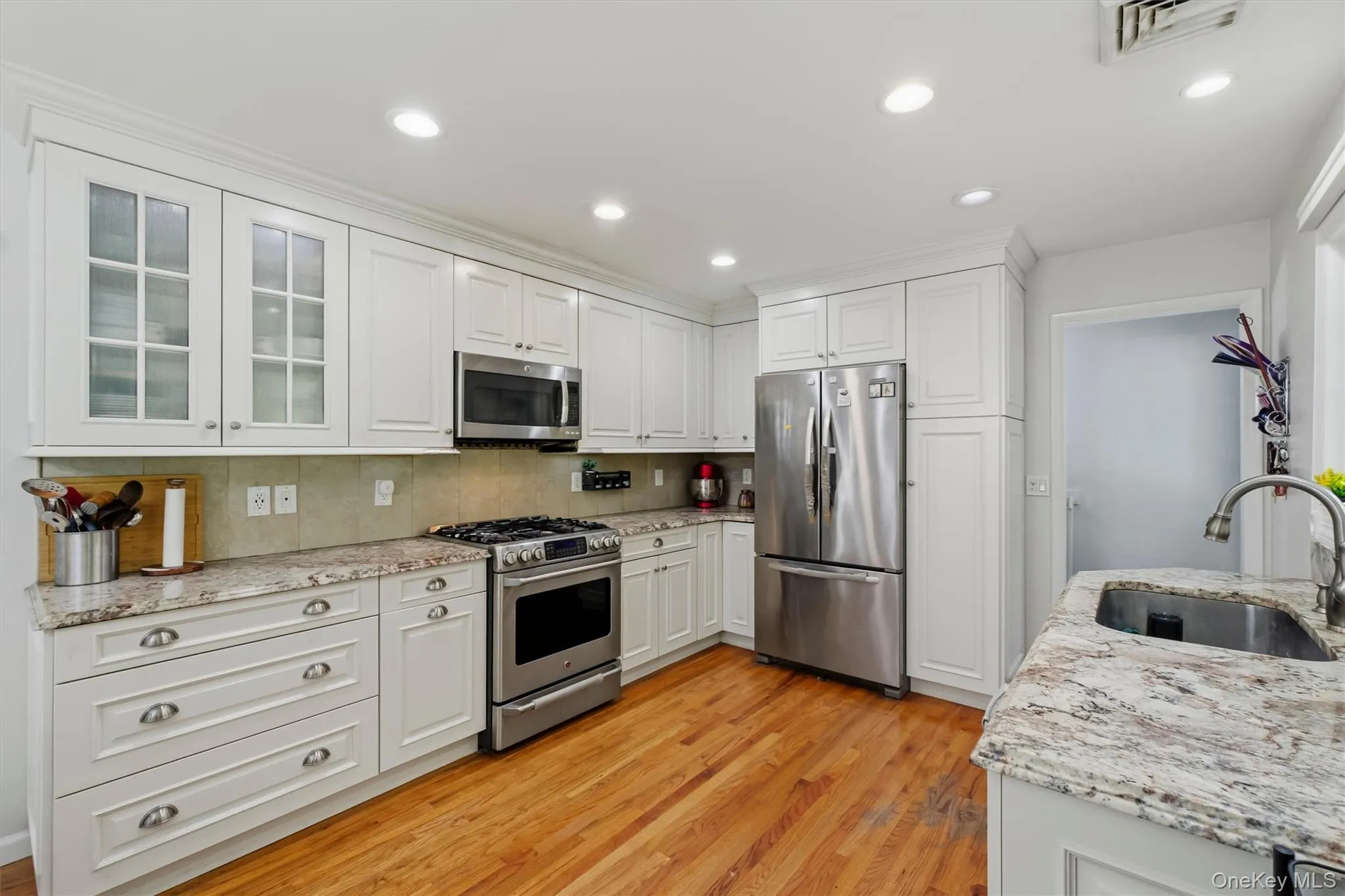 Large EIK kitchen w/white cabinetry, granite counter tops, SS appliances, recessed lighting! Large EIK kitchen w/white cabinetry, granite counter tops, SS appliances, recessed lighting!