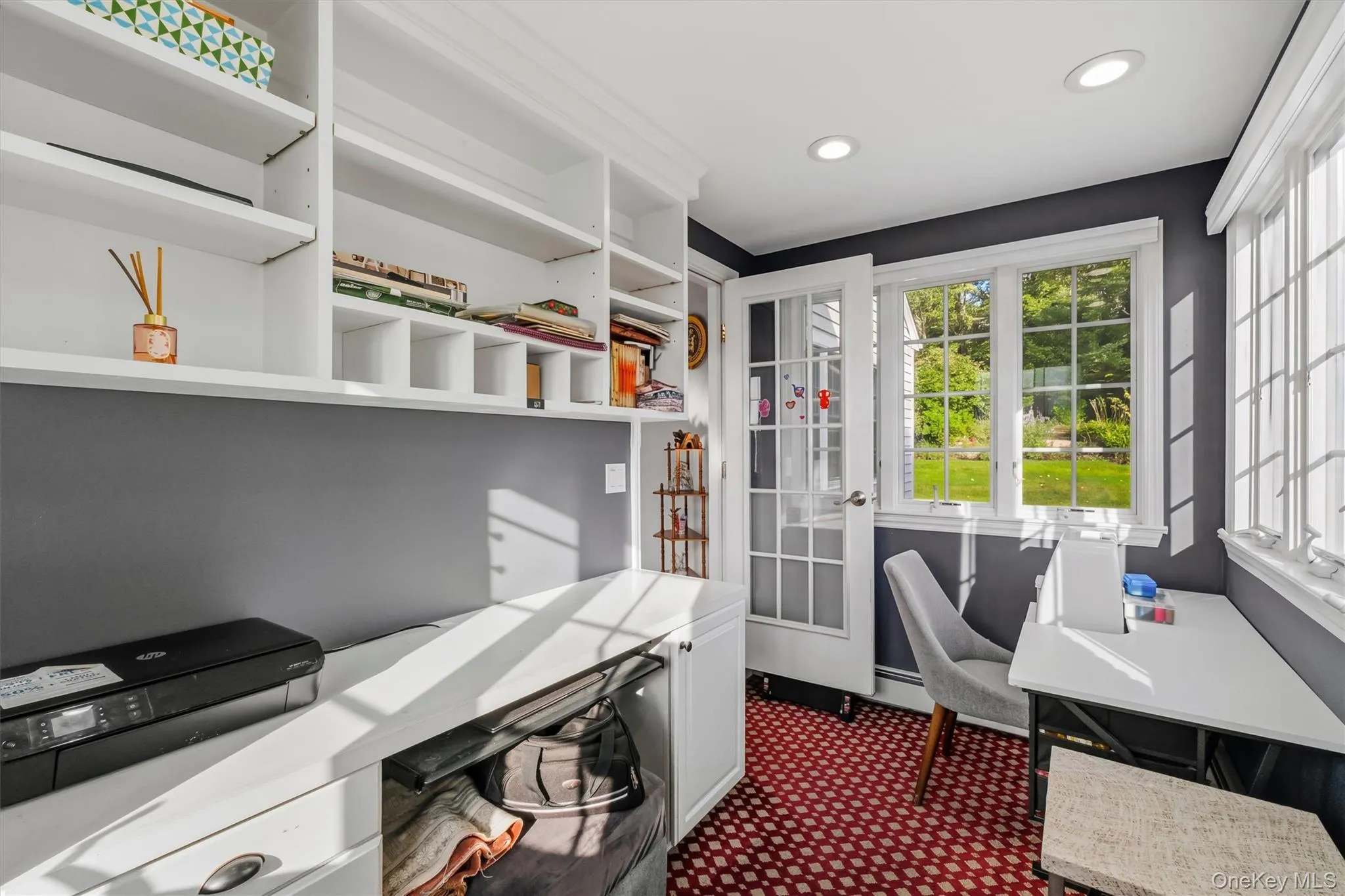 Wonderful built-ins, shelving, high hats & sunny & bright. Wonderful built-ins, shelving, high hats & sunny & bright.