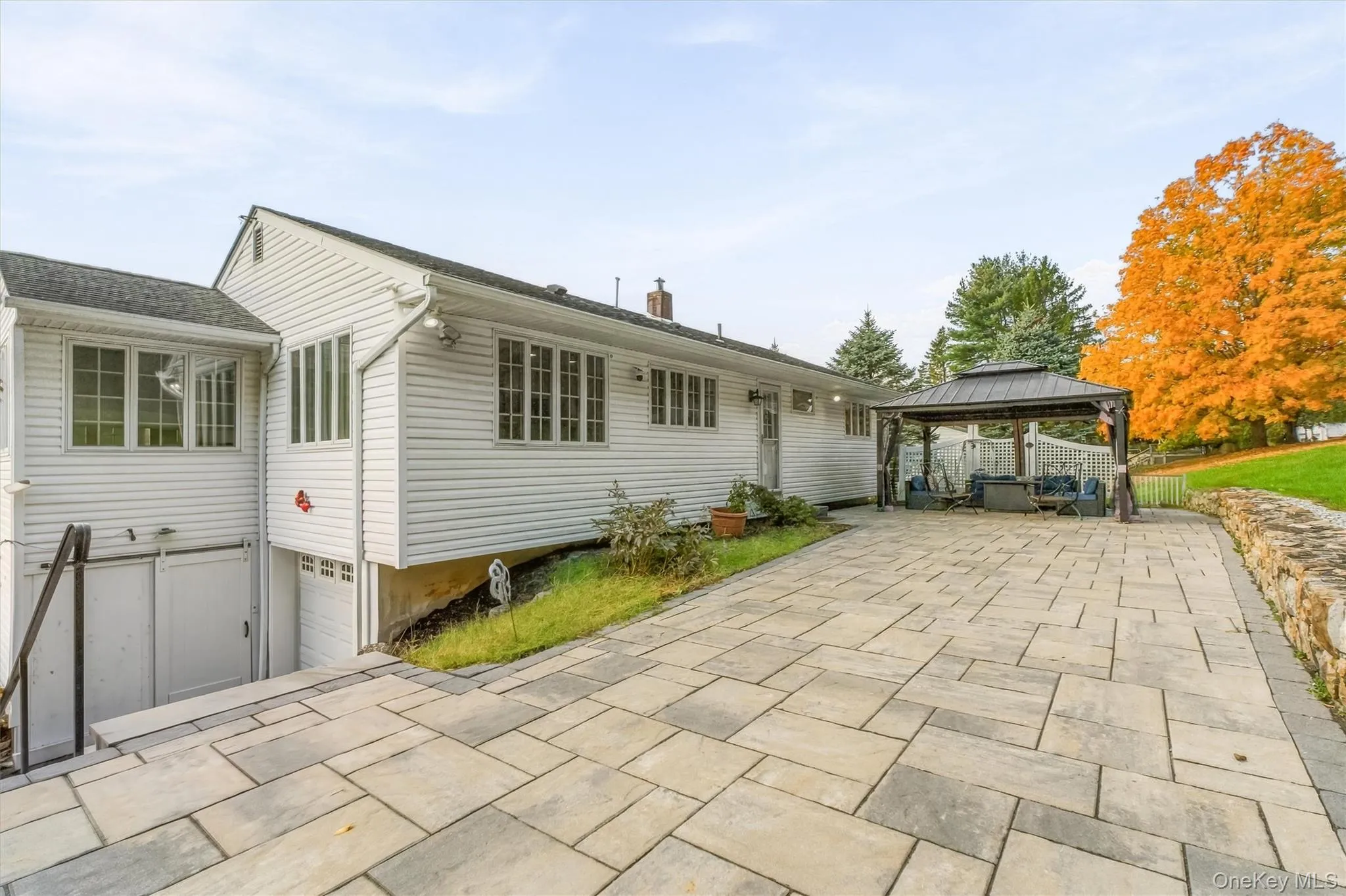 Beautiful outside patio & yard. Beautiful outside patio & yard.