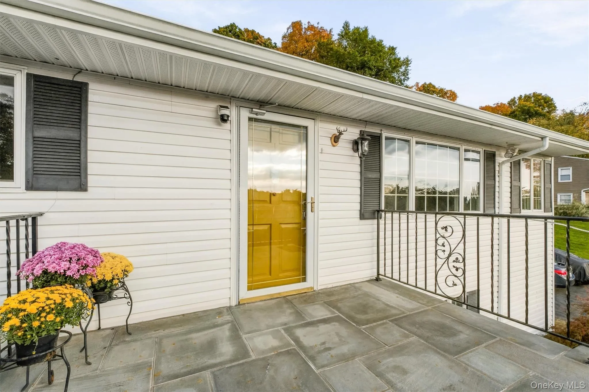 Inviting front entryway Inviting front entryway