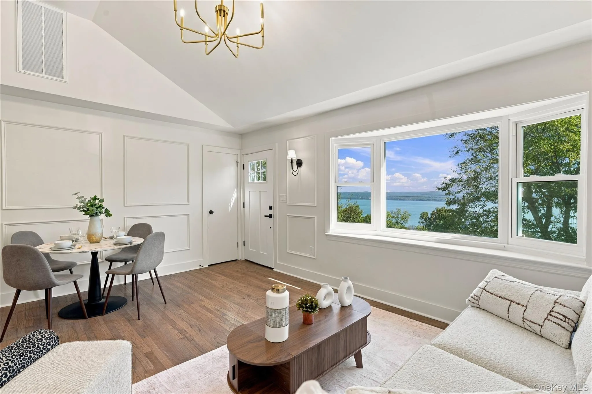 Living Room/Dining/Bay Window Views Living Room/Dining/Bay Window Views