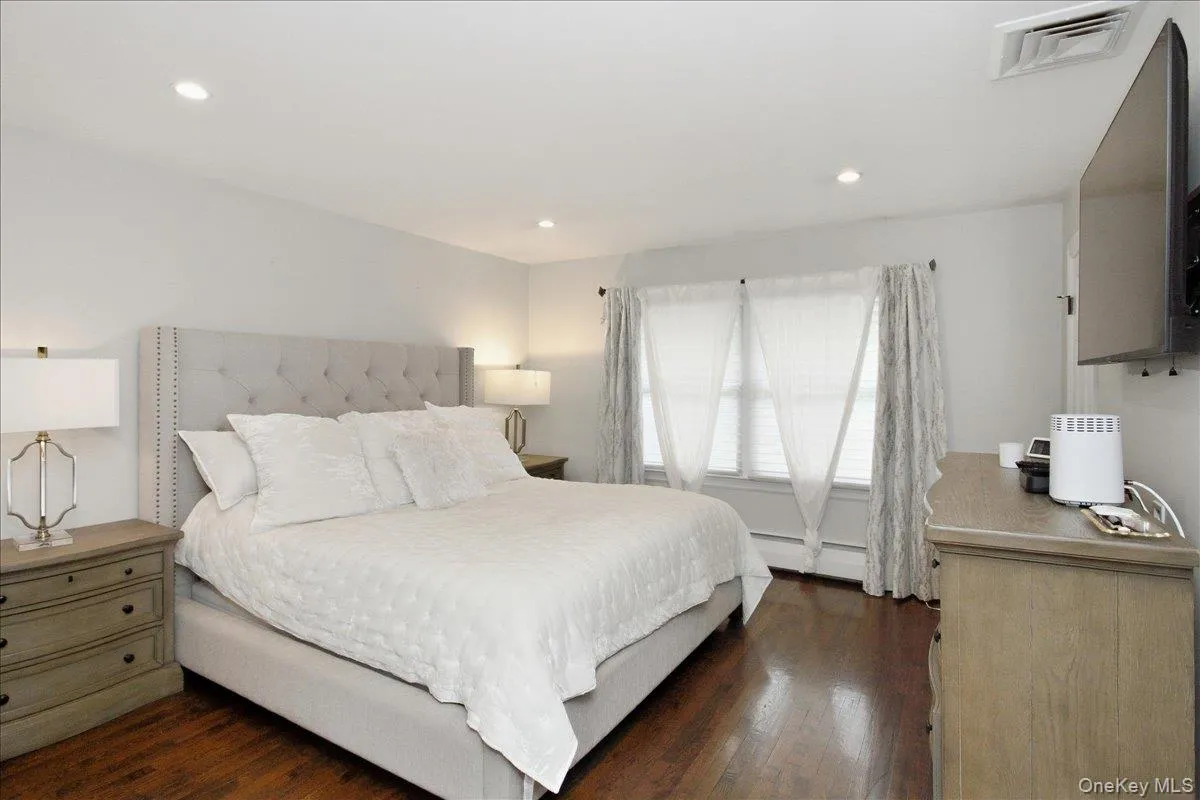 20 Beaumont Drive, Huntington, NY, 5 Bedrooms Bedrooms, 10 Rooms Rooms,3 BathroomsBathrooms,Residential,For Rent,Beaumont,0,1059572 20 Beaumont Drive, Huntington, NY, 5 Bedrooms Bedrooms, 10 Rooms Rooms,3 BathroomsBathrooms,Residential,For Rent,Beaumont,0,1059572
