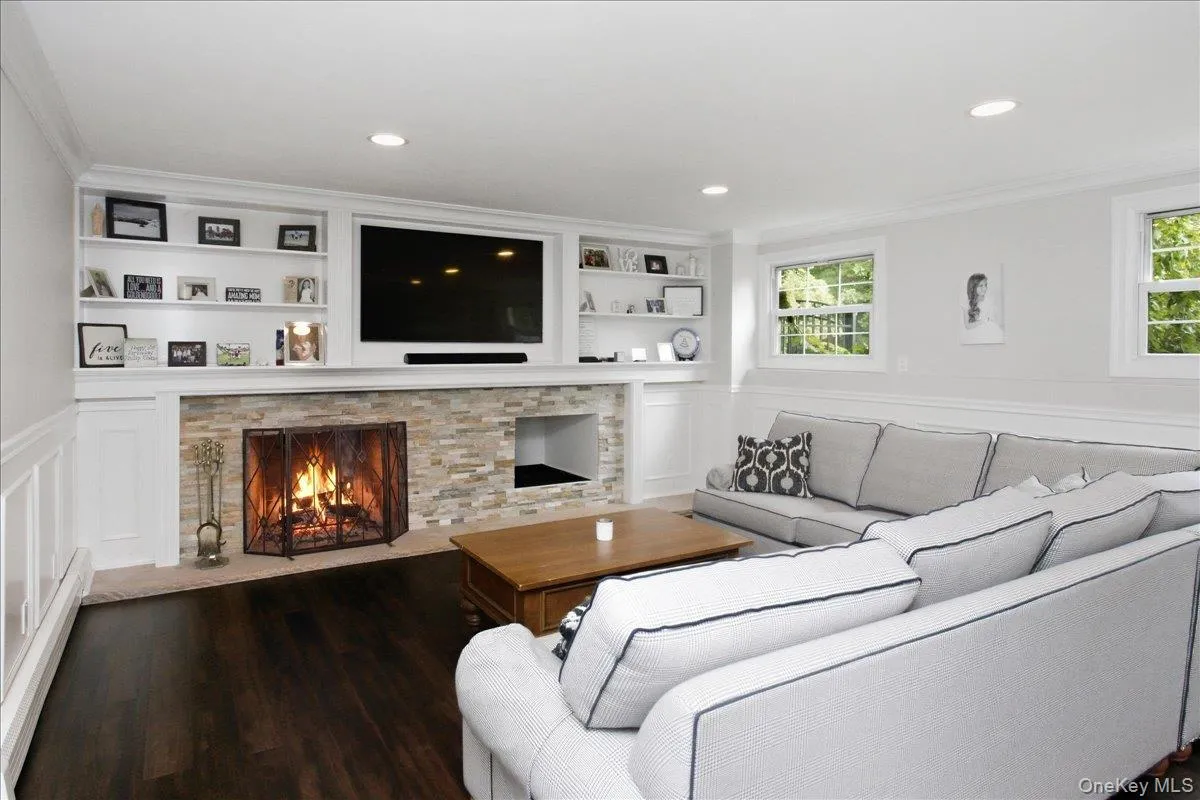 20 Beaumont Drive, Huntington, NY, 5 Bedrooms Bedrooms, 10 Rooms Rooms,3 BathroomsBathrooms,Residential,For Rent,Beaumont,0,1059572 20 Beaumont Drive, Huntington, NY, 5 Bedrooms Bedrooms, 10 Rooms Rooms,3 BathroomsBathrooms,Residential,For Rent,Beaumont,0,1059572