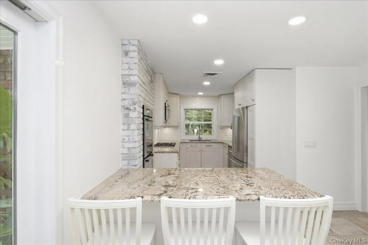 20 Beaumont Drive, Huntington, NY, 5 Bedrooms Bedrooms, 10 Rooms Rooms,3 BathroomsBathrooms,Residential,For Rent,Beaumont,0,1059572 20 Beaumont Drive, Huntington, NY, 5 Bedrooms Bedrooms, 10 Rooms Rooms,3 BathroomsBathrooms,Residential,For Rent,Beaumont,0,1059572