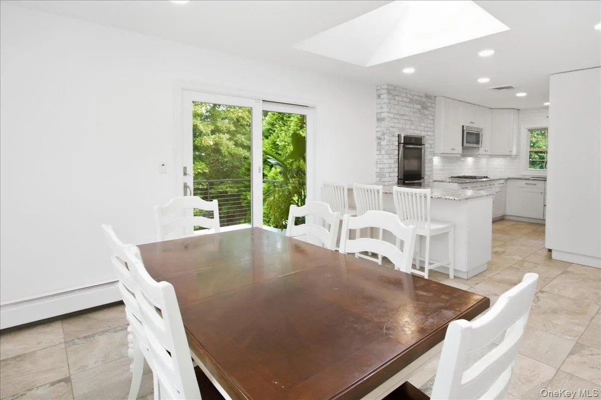 20 Beaumont Drive, Huntington, NY, 5 Bedrooms Bedrooms, 10 Rooms Rooms,3 BathroomsBathrooms,Residential,For Rent,Beaumont,0,1059572 20 Beaumont Drive, Huntington, NY, 5 Bedrooms Bedrooms, 10 Rooms Rooms,3 BathroomsBathrooms,Residential,For Rent,Beaumont,0,1059572