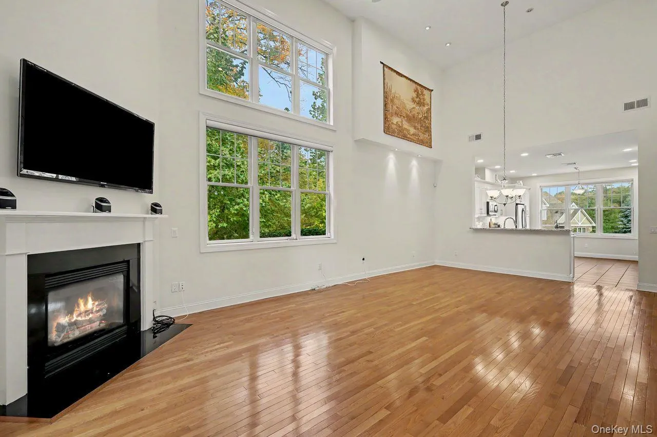 Great space to entertain or just relax. Great space to entertain or just relax.