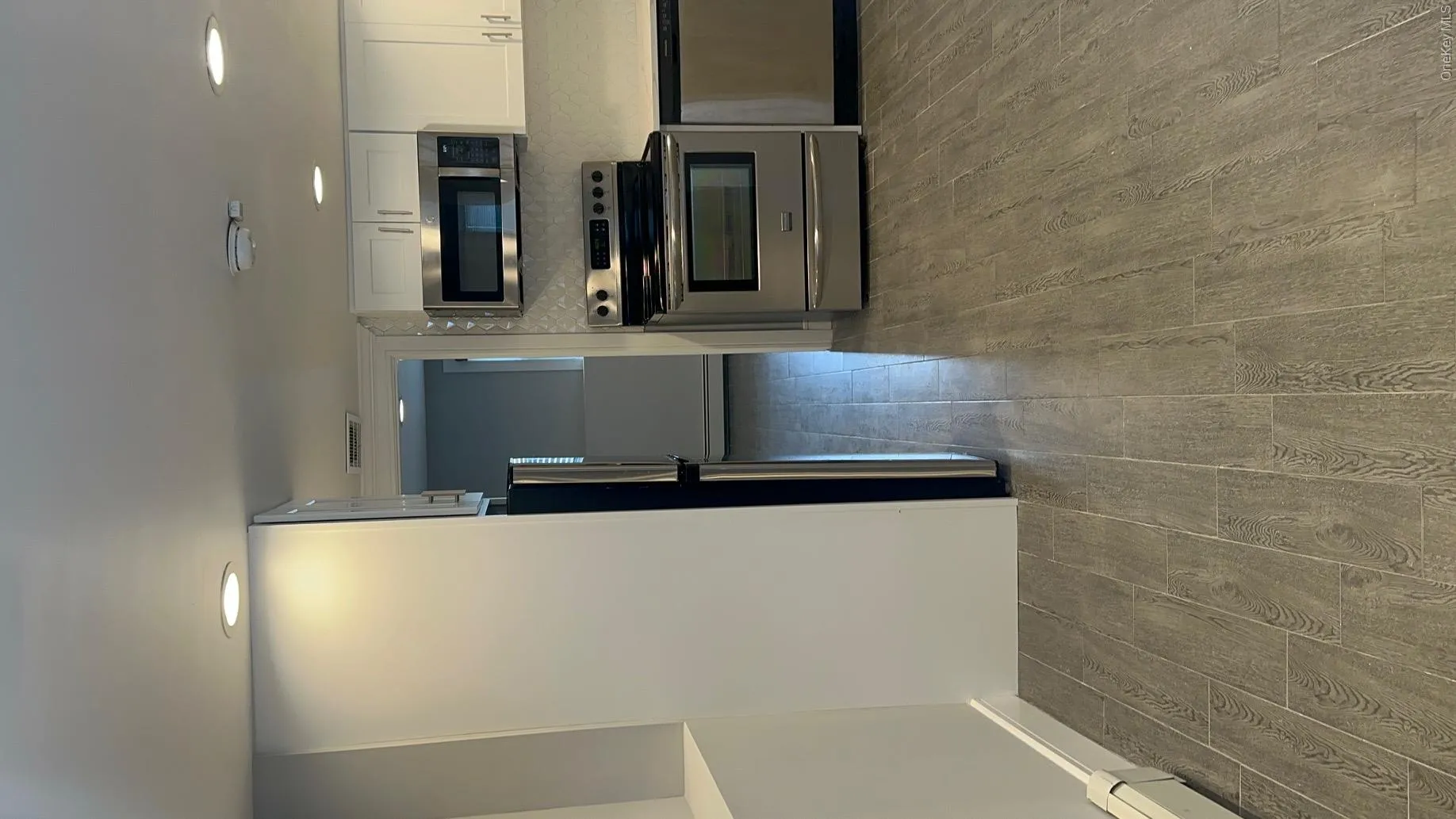 25 Young Street, West Babylon, NY, 1 Bedroom Bedrooms, 3 Room Rooms,1 BathroomBathrooms,Residential Lease,For Rent,Young,0,1059588 25 Young Street, West Babylon, NY, 1 Bedroom Bedrooms, 3 Room Rooms,1 BathroomBathrooms,Residential Lease,For Rent,Young,0,1059588