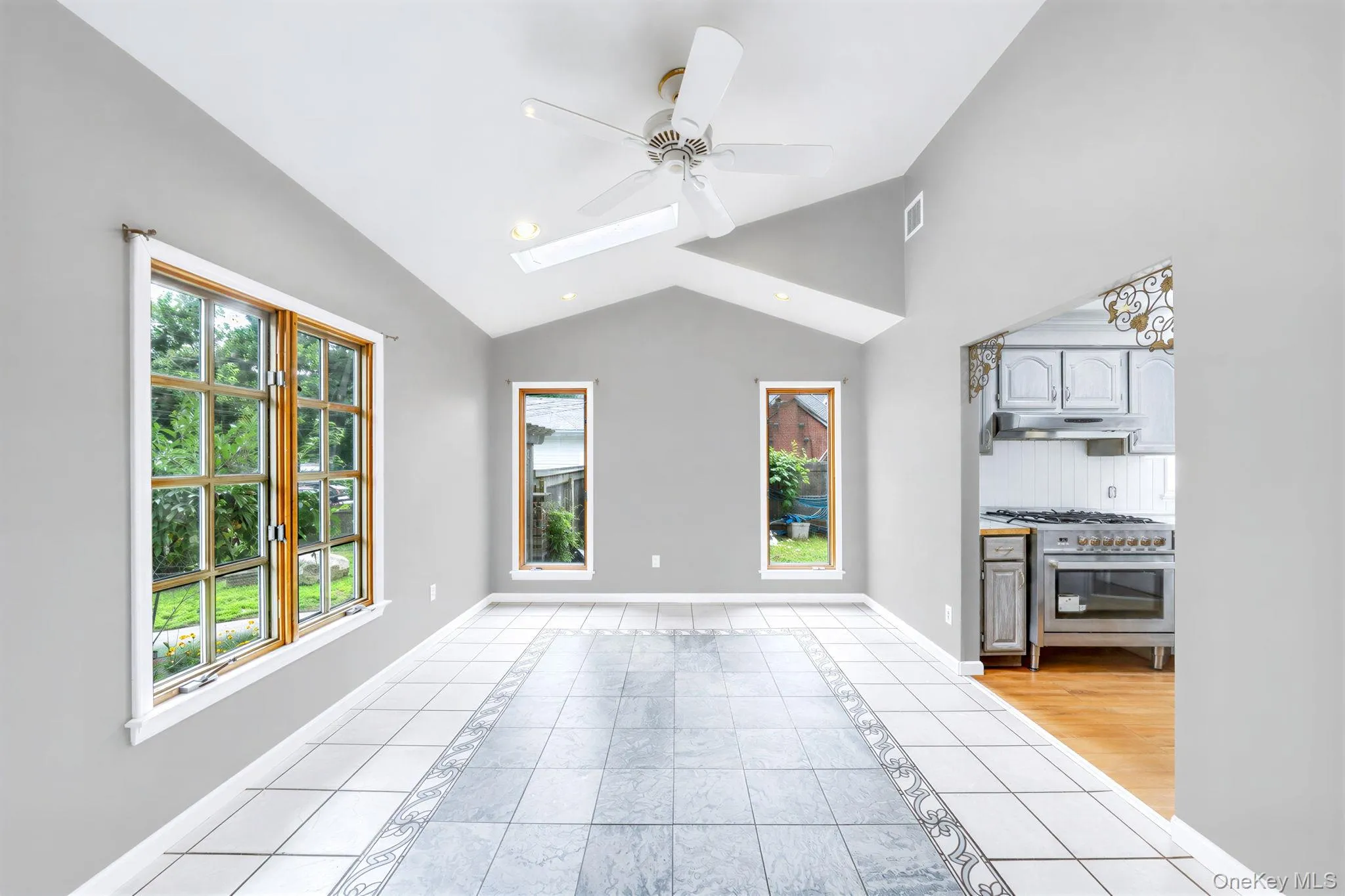Light, Bright Dining Room with Sky Light and Radiant Heat Floor Light, Bright Dining Room with Sky Light and Radiant Heat Floor