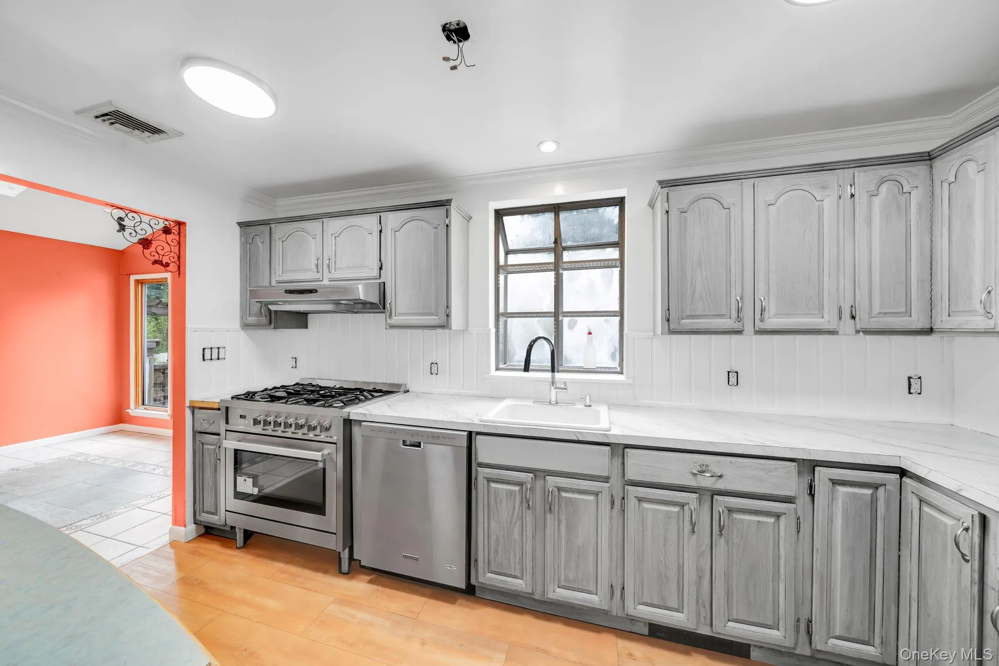 Kitchen - Stainless Steel appliances, Window over sink, Plenty of cabinets. Kitchen - Stainless Steel appliances, Window over sink, Plenty of cabinets.
