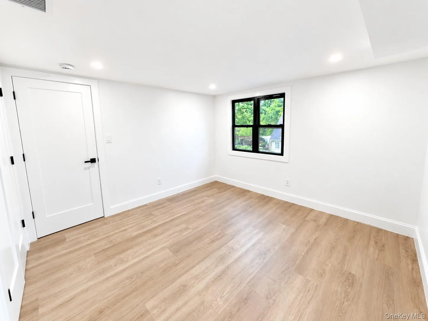 6 Sportsman Court, Brookhaven, NY, 5 Bedrooms Bedrooms, 11 Rooms Rooms,3 BathroomsBathrooms,Residential,For Rent,Sportsman,0,1059598 6 Sportsman Court, Brookhaven, NY, 5 Bedrooms Bedrooms, 11 Rooms Rooms,3 BathroomsBathrooms,Residential,For Rent,Sportsman,0,1059598