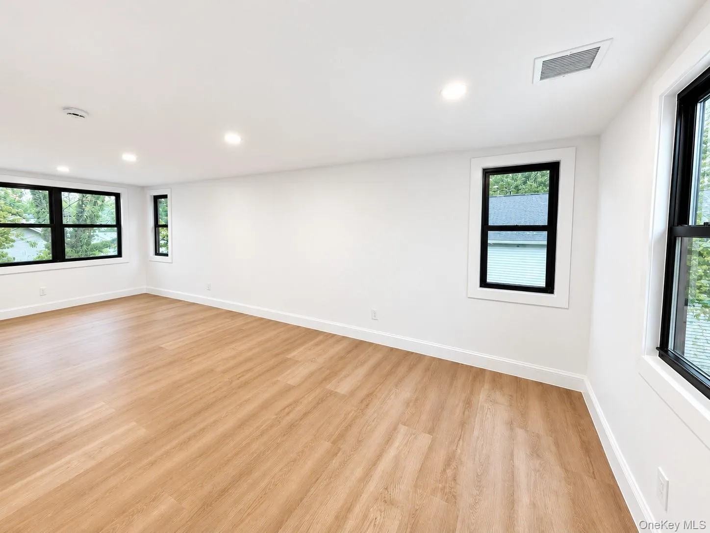 6 Sportsman Court, Brookhaven, NY, 5 Bedrooms Bedrooms, 11 Rooms Rooms,3 BathroomsBathrooms,Residential,For Rent,Sportsman,0,1059598 6 Sportsman Court, Brookhaven, NY, 5 Bedrooms Bedrooms, 11 Rooms Rooms,3 BathroomsBathrooms,Residential,For Rent,Sportsman,0,1059598