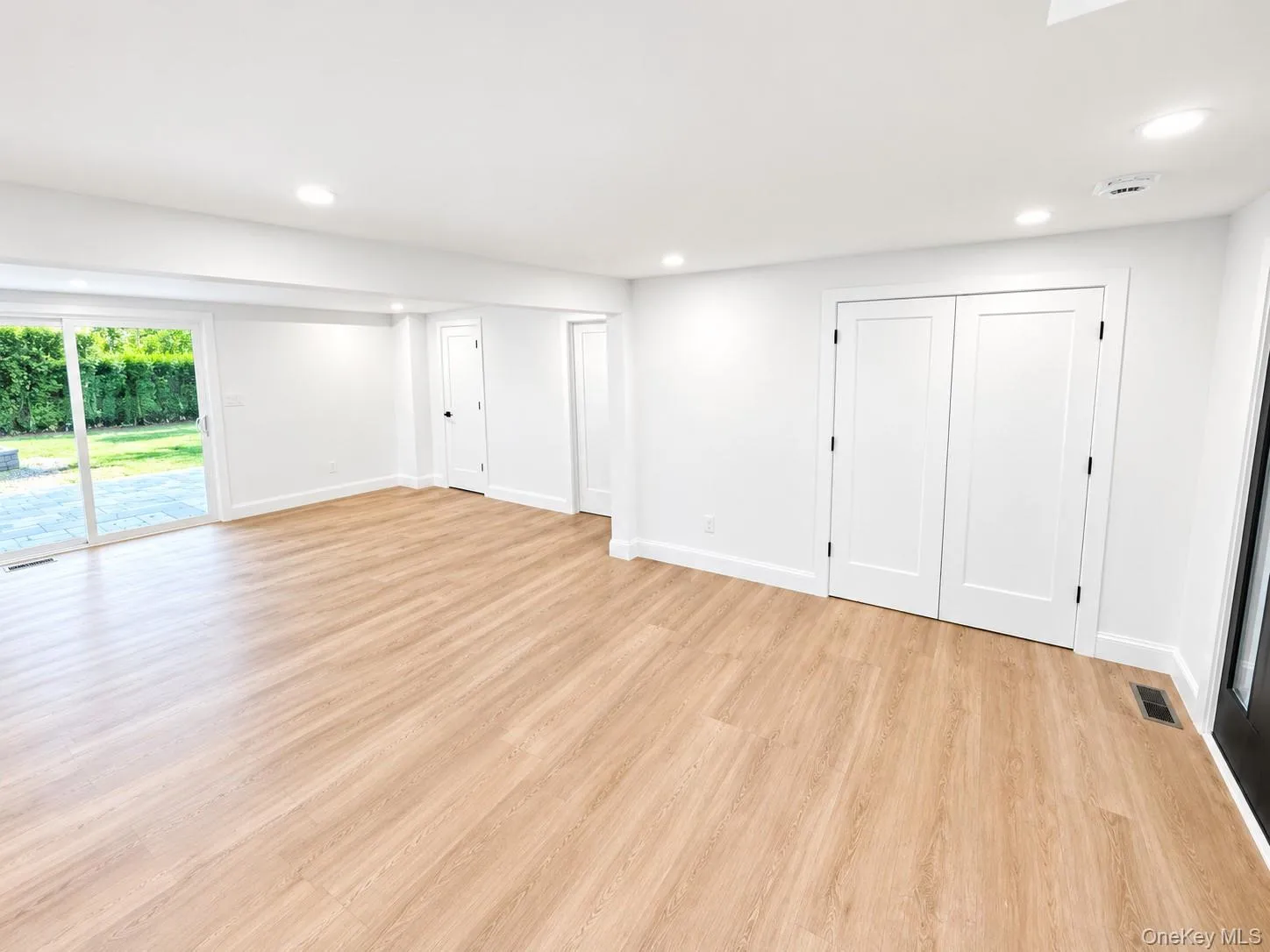 6 Sportsman Court, Brookhaven, NY, 5 Bedrooms Bedrooms, 11 Rooms Rooms,3 BathroomsBathrooms,Residential,For Rent,Sportsman,0,1059598 6 Sportsman Court, Brookhaven, NY, 5 Bedrooms Bedrooms, 11 Rooms Rooms,3 BathroomsBathrooms,Residential,For Rent,Sportsman,0,1059598
