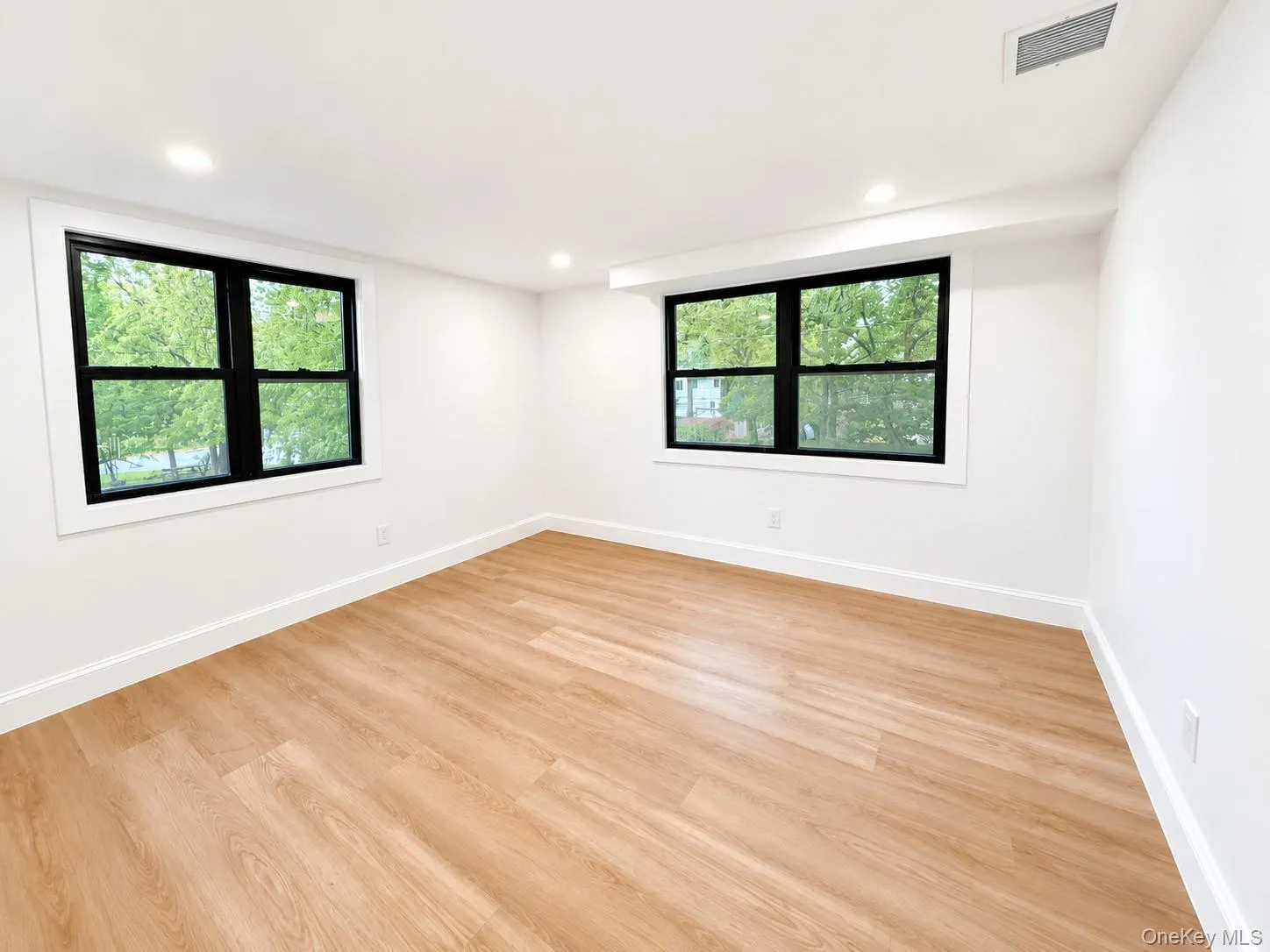 6 Sportsman Court, Brookhaven, NY, 5 Bedrooms Bedrooms, 11 Rooms Rooms,3 BathroomsBathrooms,Residential,For Rent,Sportsman,0,1059598 6 Sportsman Court, Brookhaven, NY, 5 Bedrooms Bedrooms, 11 Rooms Rooms,3 BathroomsBathrooms,Residential,For Rent,Sportsman,0,1059598