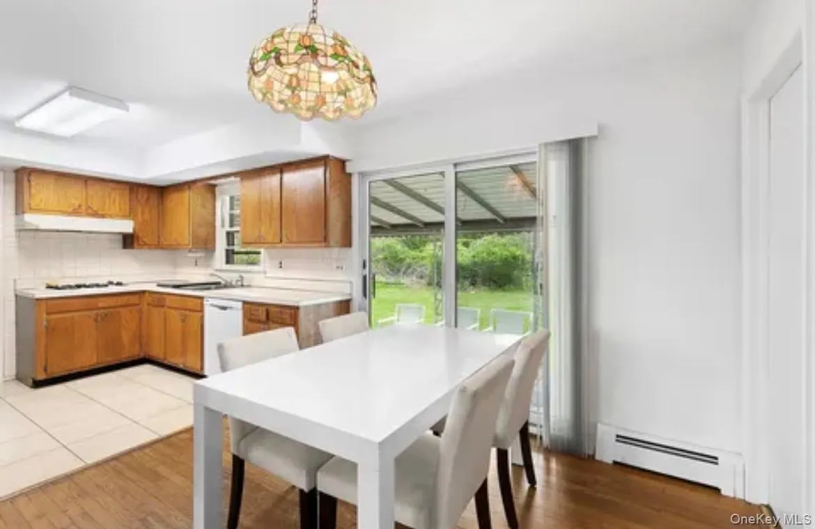 1 Boxwood Street, East Hampton, NY, 4 Bedrooms Bedrooms, 8 Rooms Rooms,2 BathroomsBathrooms,Residential,For Rent,Boxwood,0,1059619 1 Boxwood Street, East Hampton, NY, 4 Bedrooms Bedrooms, 8 Rooms Rooms,2 BathroomsBathrooms,Residential,For Rent,Boxwood,0,1059619