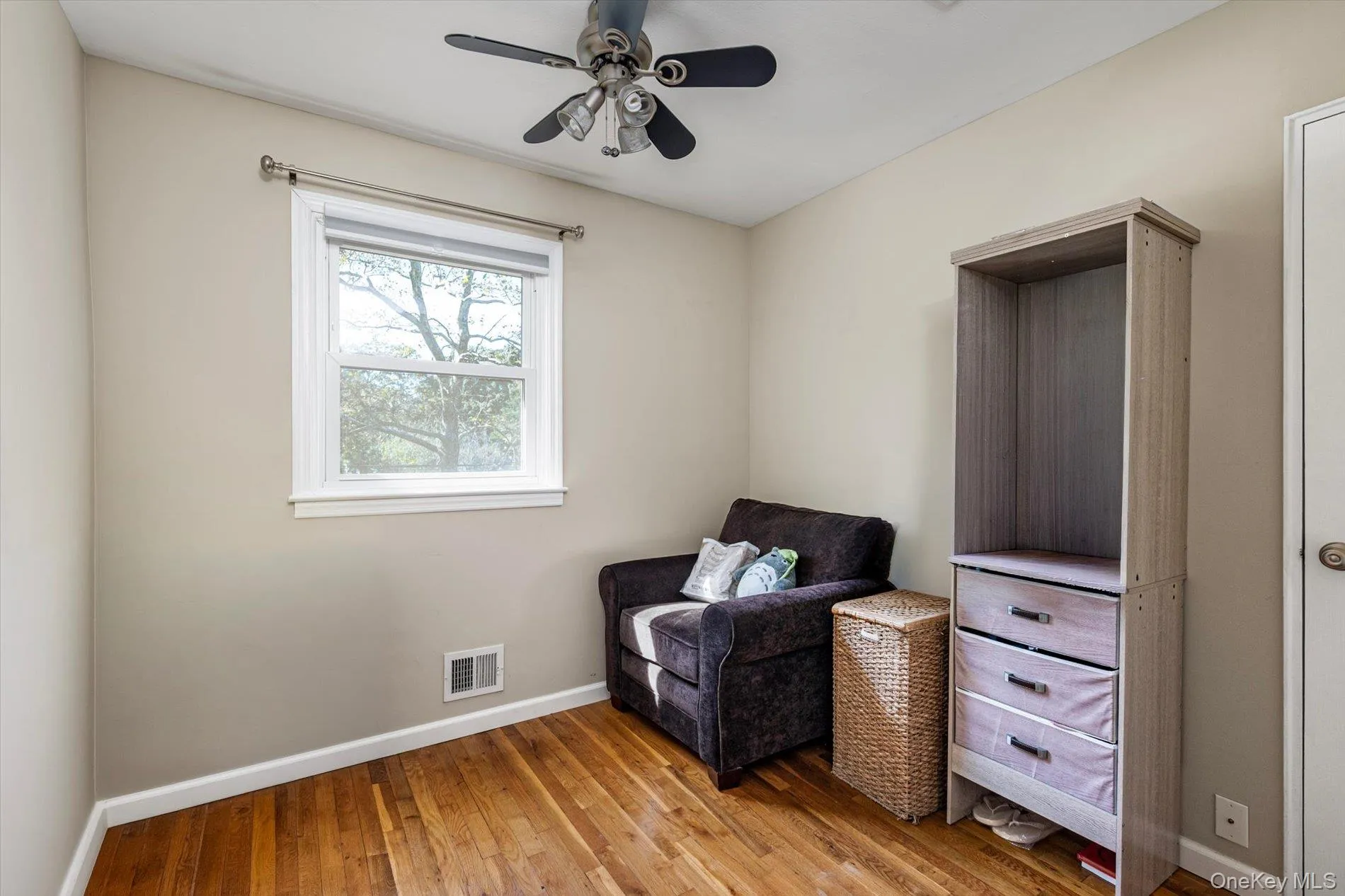 18 Meadow Lark Drive, Huntington, NY, 3 Bedrooms Bedrooms, 7 Rooms Rooms,2 BathroomsBathrooms,Residential,For Rent,Meadow Lark,0,1059644 18 Meadow Lark Drive, Huntington, NY, 3 Bedrooms Bedrooms, 7 Rooms Rooms,2 BathroomsBathrooms,Residential,For Rent,Meadow Lark,0,1059644