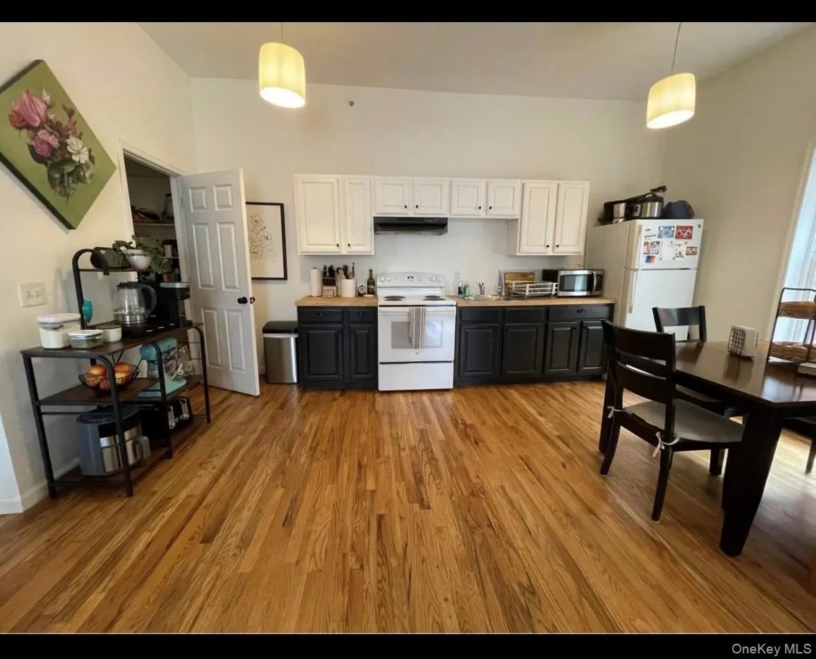 484 Main Street, Beacon, NY, 2 Bedroom Bedrooms, 4 Room Rooms,1 BathroomBathrooms,Residential Lease,For Rent,Main,0,1059662 484 Main Street, Beacon, NY, 2 Bedroom Bedrooms, 4 Room Rooms,1 BathroomBathrooms,Residential Lease,For Rent,Main,0,1059662