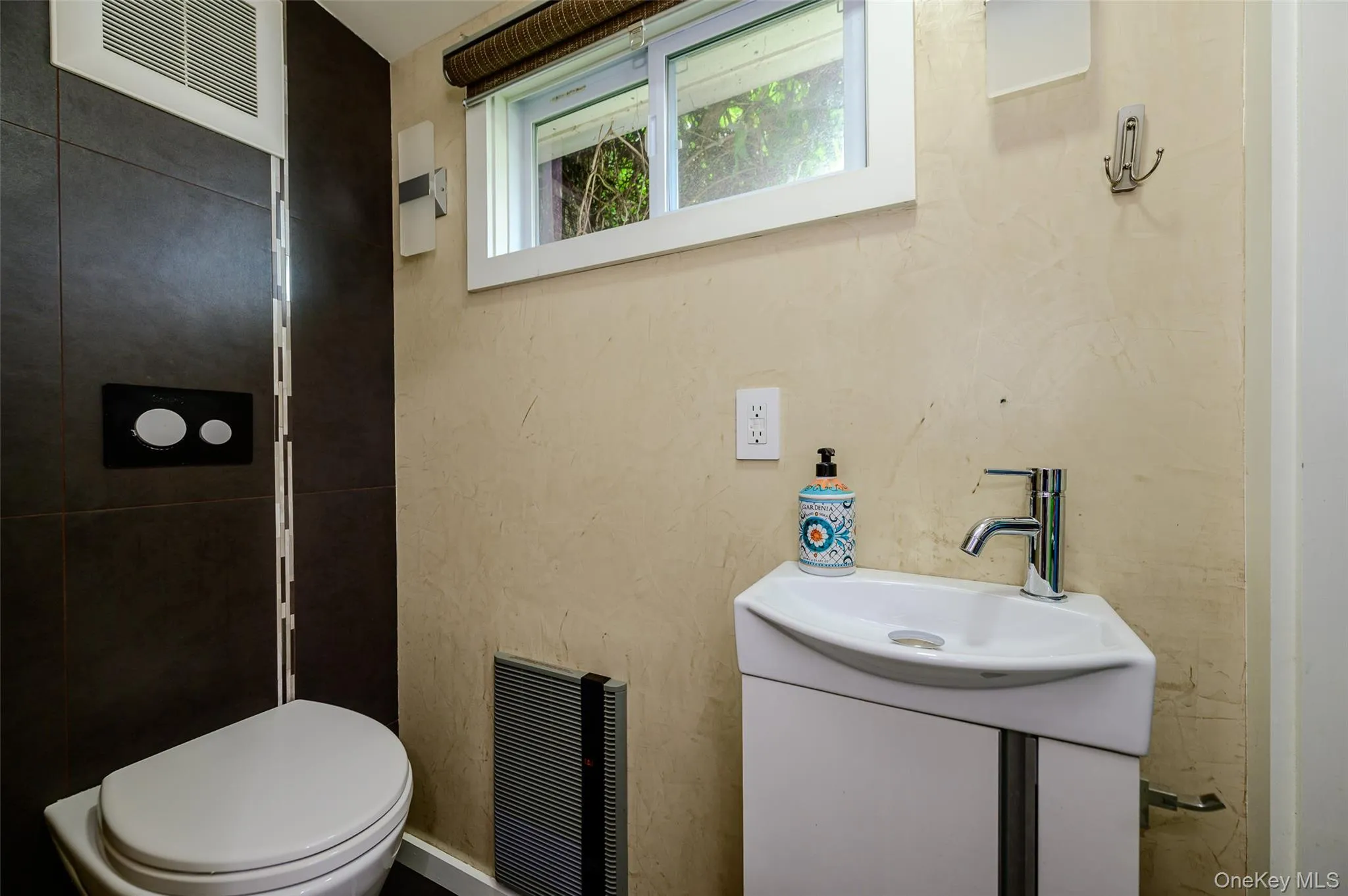 48 Clarendon Avenue, Yonkers, NY, 2 Bedrooms Bedrooms, 5 Rooms Rooms,1 BathroomBathrooms,Residential,For Rent,Clarendon,0,1059675 48 Clarendon Avenue, Yonkers, NY, 2 Bedrooms Bedrooms, 5 Rooms Rooms,1 BathroomBathrooms,Residential,For Rent,Clarendon,0,1059675