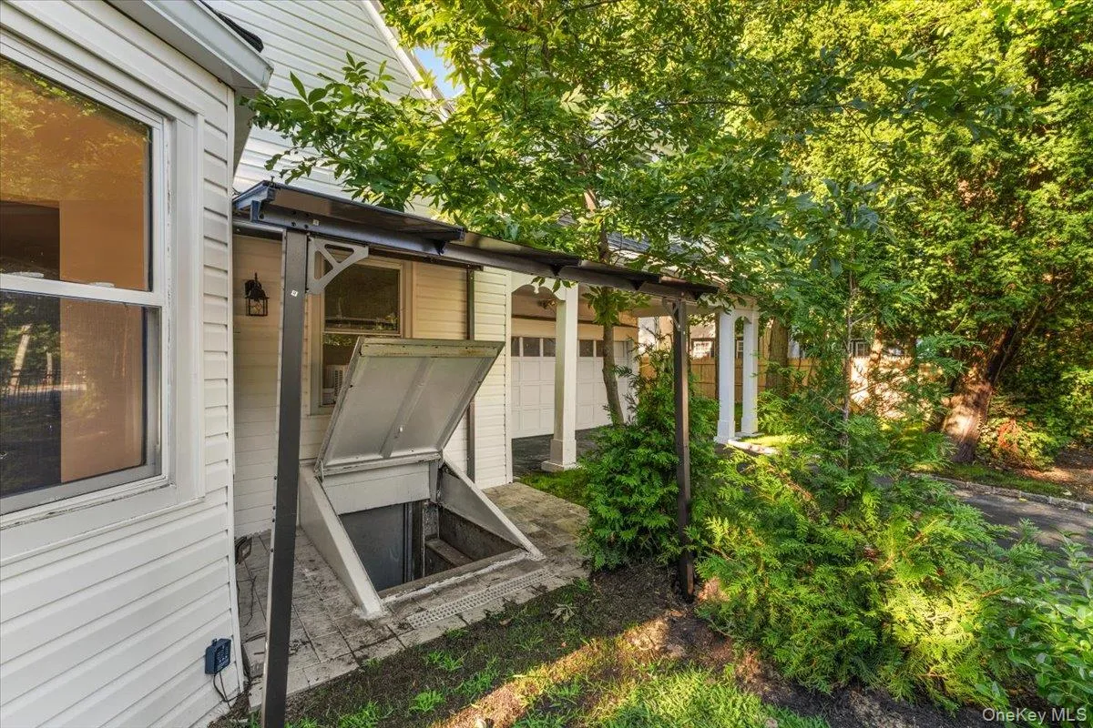 19 Gilchrest Road, North Hempstead, NY, 5 Bedroom Bedrooms, 9 Room Rooms,4 BathroomBathrooms,Residential Lease,For Rent,Gilchrest,0,1059701 19 Gilchrest Road, North Hempstead, NY, 5 Bedroom Bedrooms, 9 Room Rooms,4 BathroomBathrooms,Residential Lease,For Rent,Gilchrest,0,1059701