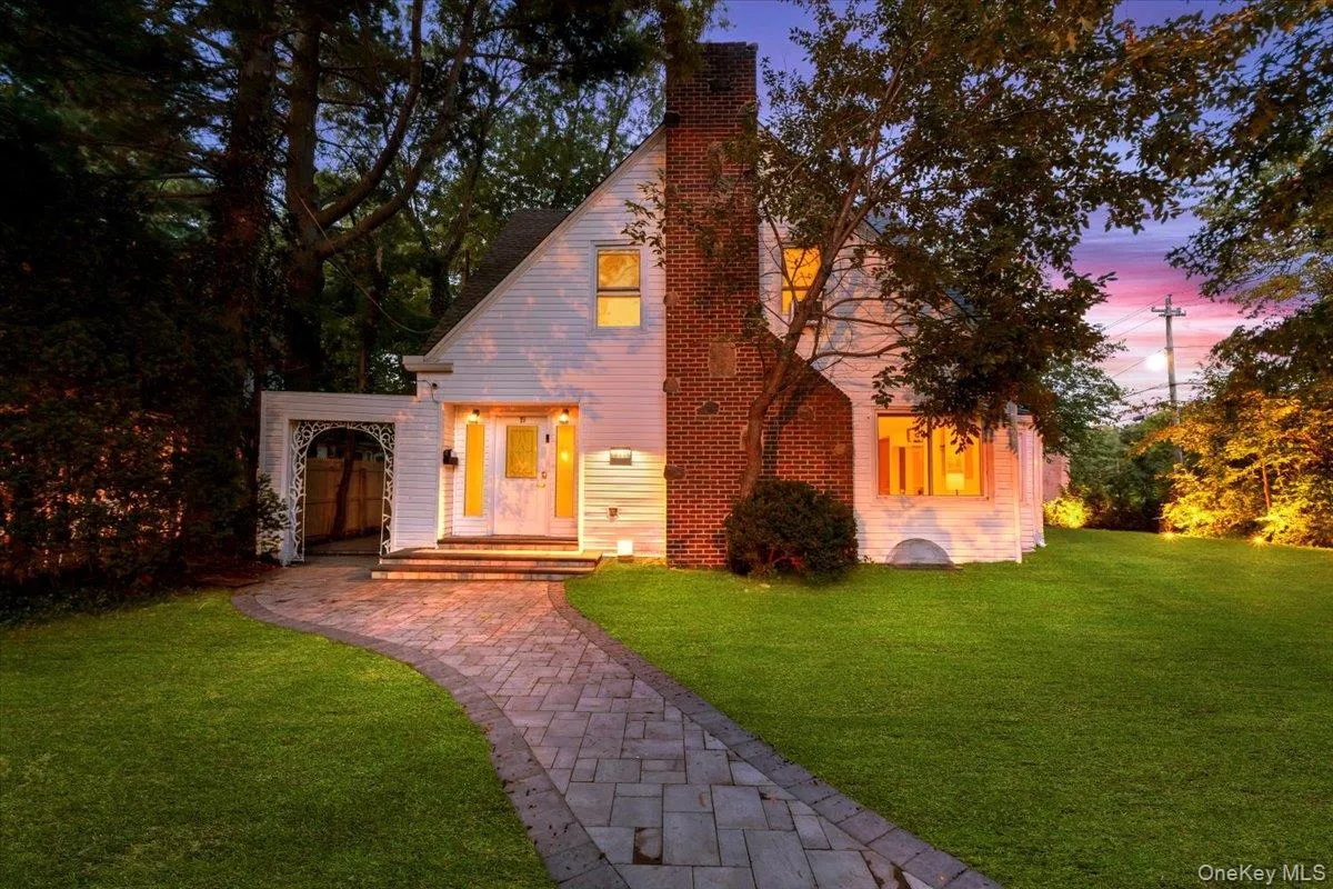 19 Gilchrest Road, North Hempstead, NY, 5 Bedroom Bedrooms, 9 Room Rooms,4 BathroomBathrooms,Residential Lease,For Rent,Gilchrest,0,1059701 19 Gilchrest Road, North Hempstead, NY, 5 Bedroom Bedrooms, 9 Room Rooms,4 BathroomBathrooms,Residential Lease,For Rent,Gilchrest,0,1059701