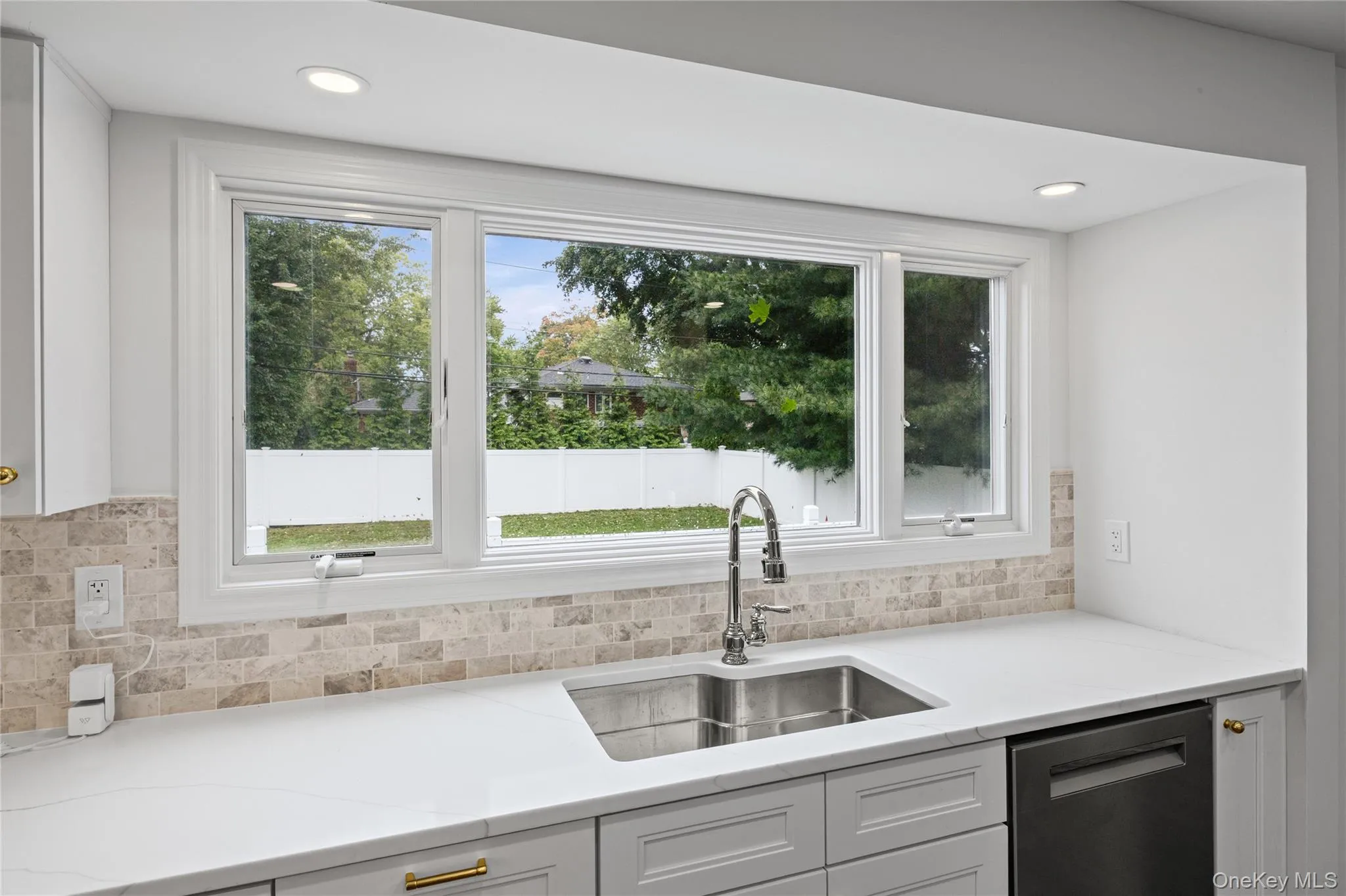 27 Schoenfield Lane, Huntington, NY, 3 Bedrooms Bedrooms, 7 Rooms Rooms,2 BathroomsBathrooms,Residential,For Rent,Schoenfield,0,1059715 27 Schoenfield Lane, Huntington, NY, 3 Bedrooms Bedrooms, 7 Rooms Rooms,2 BathroomsBathrooms,Residential,For Rent,Schoenfield,0,1059715