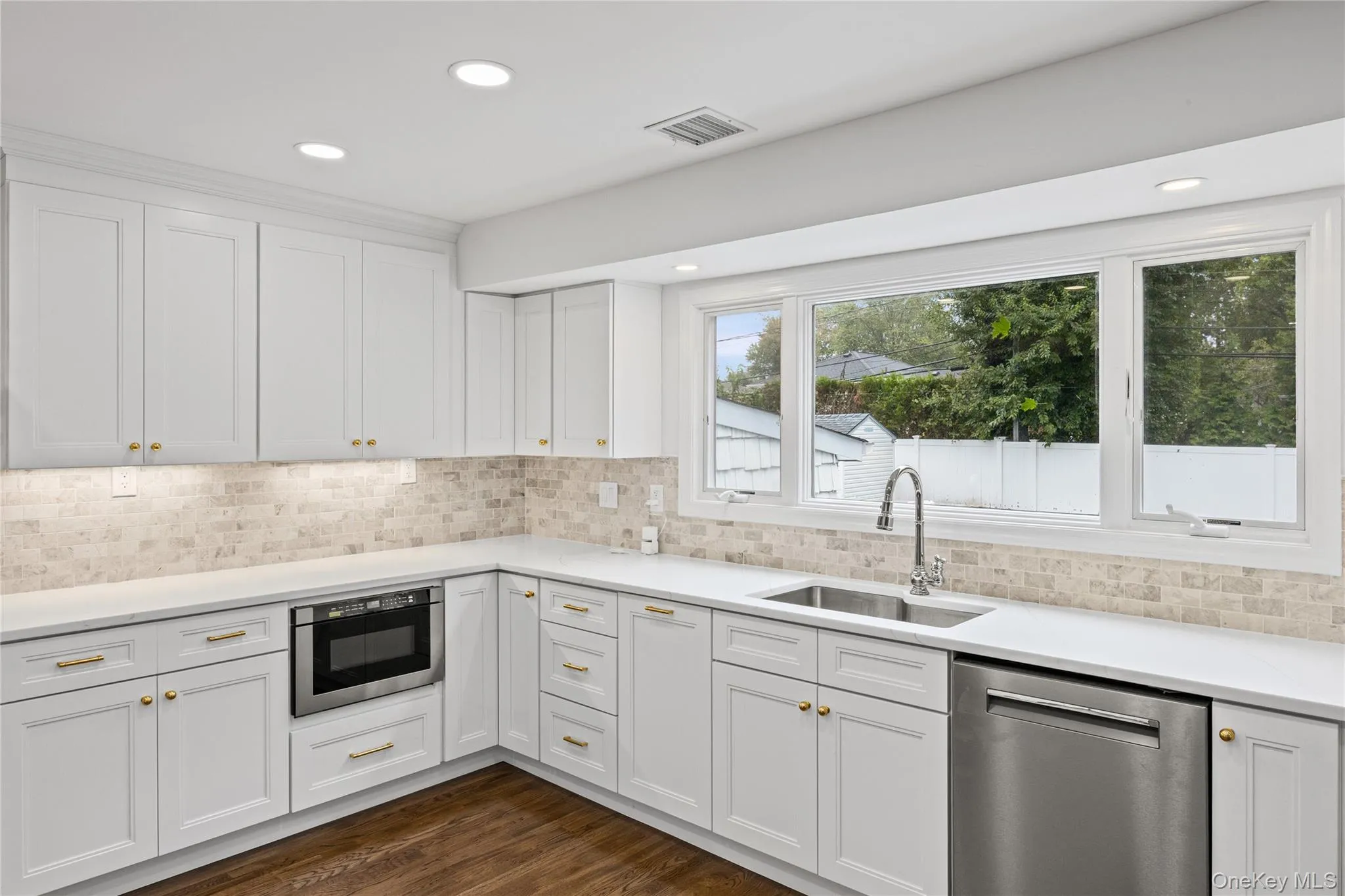 27 Schoenfield Lane, Huntington, NY, 3 Bedrooms Bedrooms, 7 Rooms Rooms,2 BathroomsBathrooms,Residential,For Rent,Schoenfield,0,1059715 27 Schoenfield Lane, Huntington, NY, 3 Bedrooms Bedrooms, 7 Rooms Rooms,2 BathroomsBathrooms,Residential,For Rent,Schoenfield,0,1059715