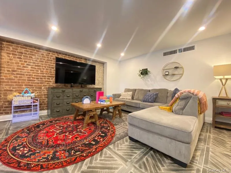 4112 20th Avenue, New York, NY, 3 Bedroom Bedrooms, 10 Room Rooms,3 BathroomBathrooms,Residential Lease,For Rent,20th,0,1059725 4112 20th Avenue, New York, NY, 3 Bedroom Bedrooms, 10 Room Rooms,3 BathroomBathrooms,Residential Lease,For Rent,20th,0,1059725