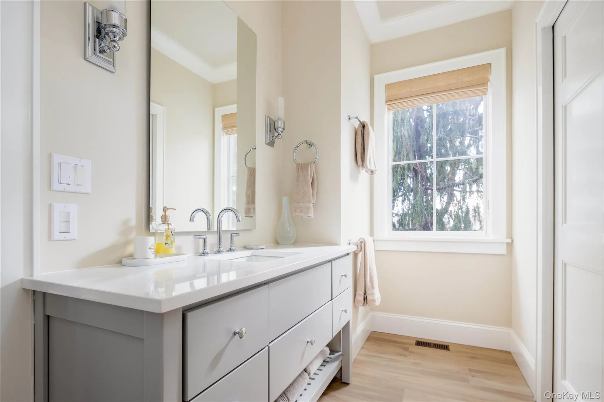 1000 Sound Drive, Southold, NY, 5 Bedrooms Bedrooms, 10 Rooms Rooms,4 BathroomsBathrooms,Residential,For Rent,Sound,0,1059750 1000 Sound Drive, Southold, NY, 5 Bedrooms Bedrooms, 10 Rooms Rooms,4 BathroomsBathrooms,Residential,For Rent,Sound,0,1059750
