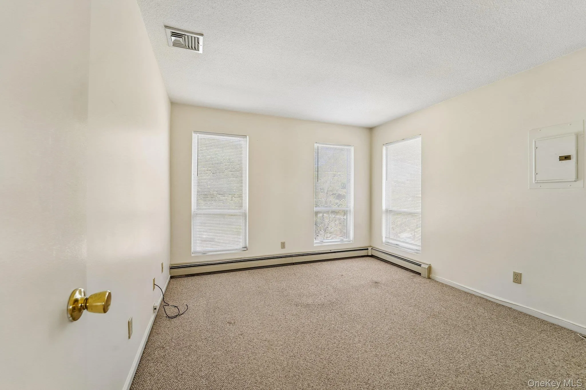 or can use as 2nd bedrooom or can use as 2nd bedrooom