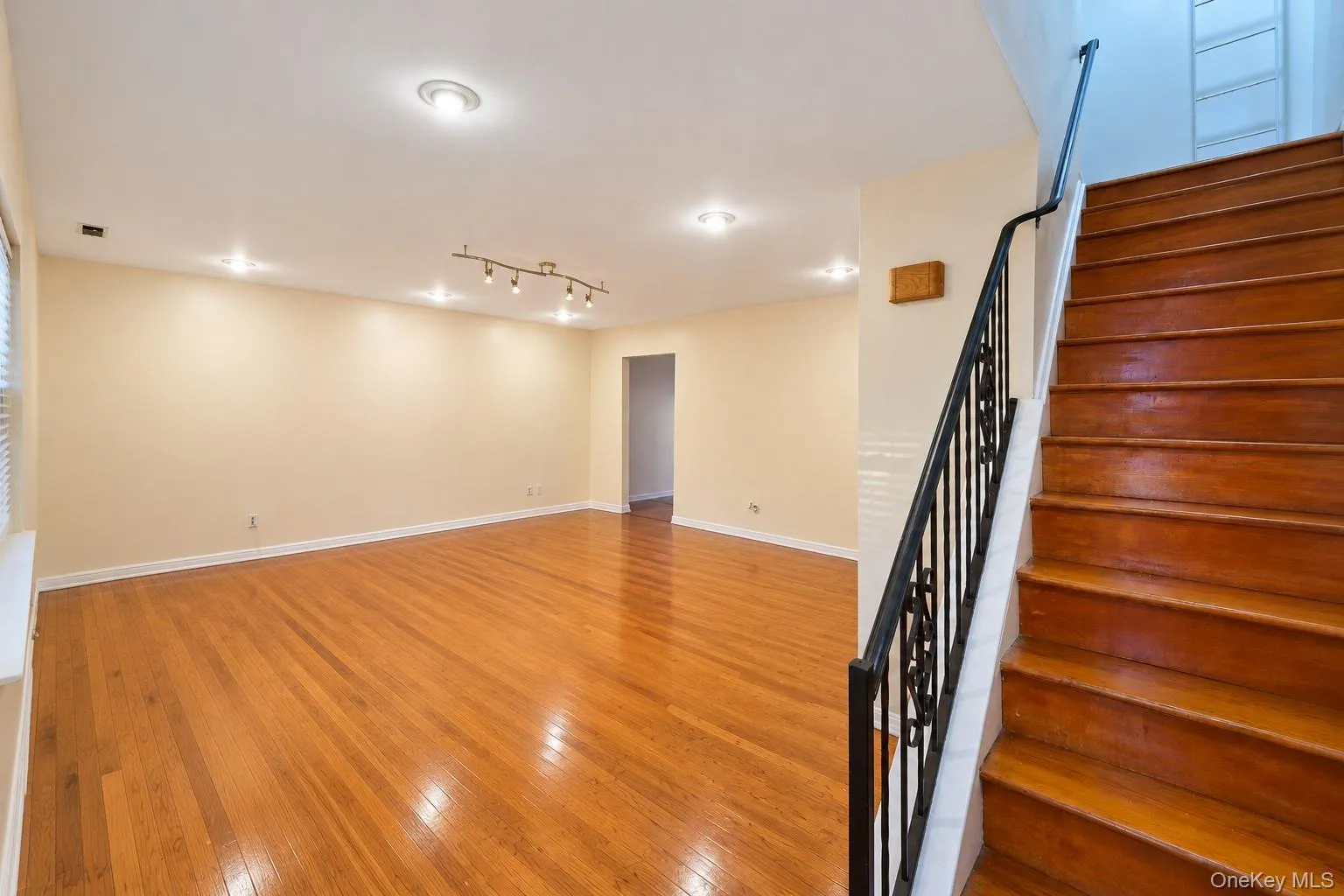 13629 222nd Street, New York, NY, 3 Bedrooms Bedrooms, 5 Rooms Rooms,1 BathroomBathrooms,Residential,For Rent,222nd,0,1059762 13629 222nd Street, New York, NY, 3 Bedrooms Bedrooms, 5 Rooms Rooms,1 BathroomBathrooms,Residential,For Rent,222nd,0,1059762