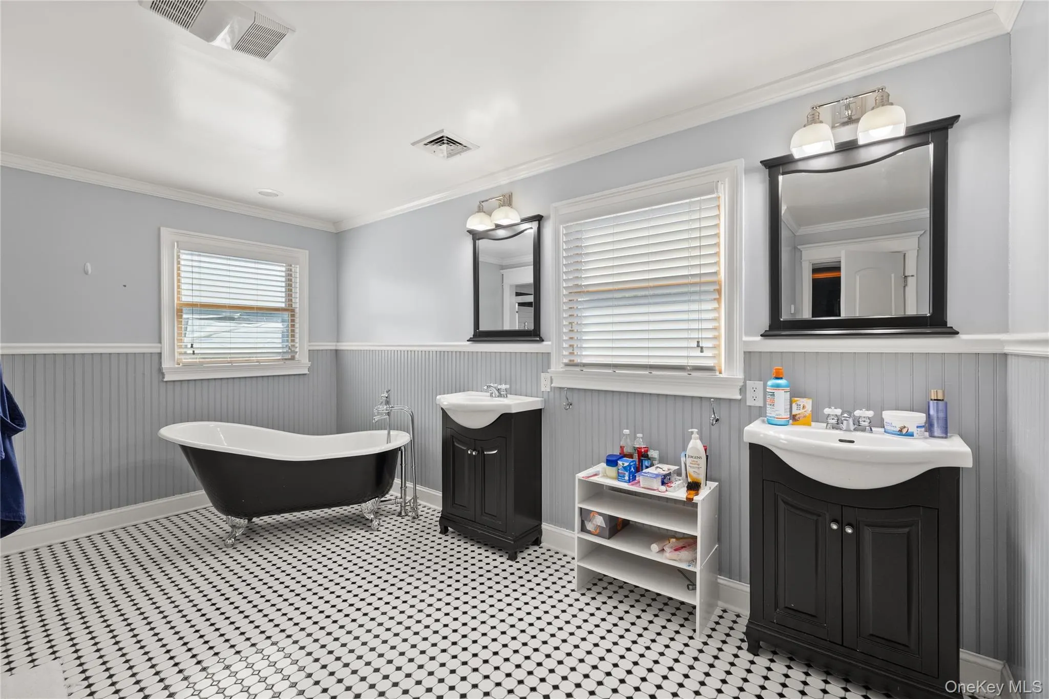46 Garden City Street, Islip, NY, 6 Bedrooms Bedrooms, 9 Rooms Rooms,2 BathroomsBathrooms,Residential,For Rent,Garden City,0,1059764 46 Garden City Street, Islip, NY, 6 Bedrooms Bedrooms, 9 Rooms Rooms,2 BathroomsBathrooms,Residential,For Rent,Garden City,0,1059764