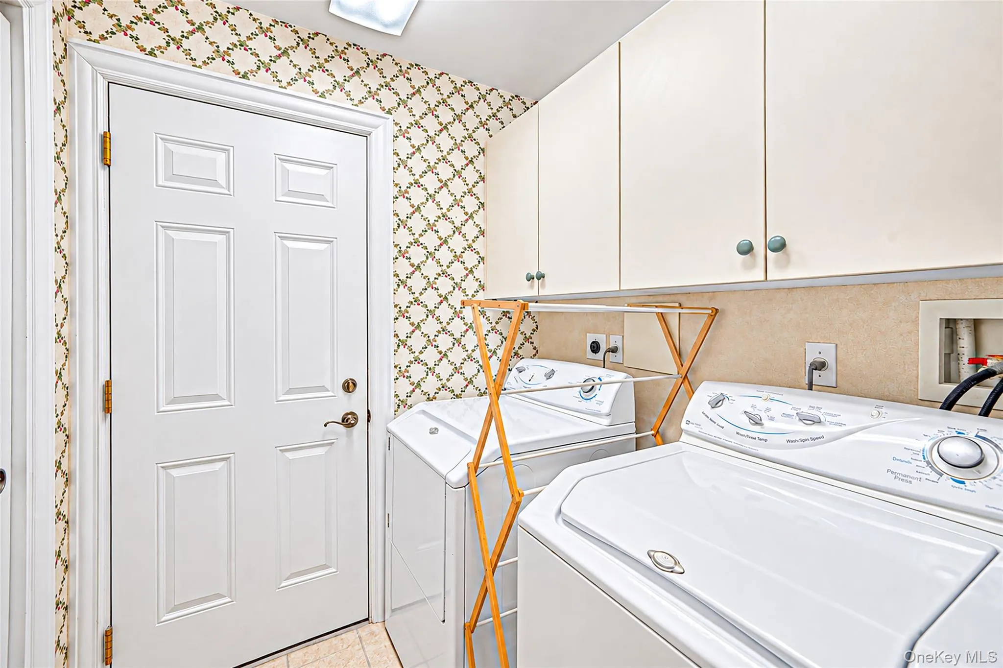 29 Golden Spruce Drive, Riverhead, NY, 3 Bedrooms Bedrooms, 7 Rooms Rooms,3 BathroomsBathrooms,Residential,For Rent,Golden Spruce,0,1059787 29 Golden Spruce Drive, Riverhead, NY, 3 Bedrooms Bedrooms, 7 Rooms Rooms,3 BathroomsBathrooms,Residential,For Rent,Golden Spruce,0,1059787