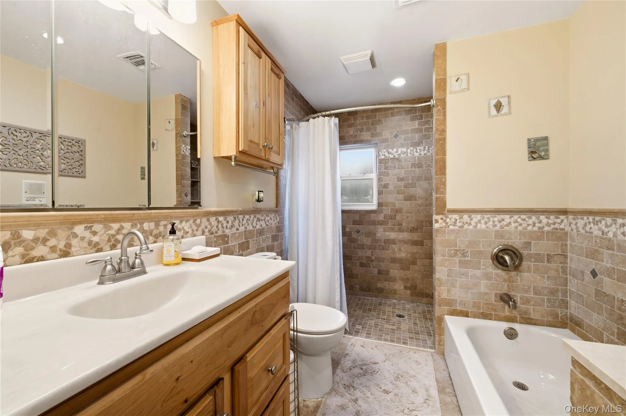 15 Oakwood Street, Huntington, NY, 4 Bedrooms Bedrooms, 7 Rooms Rooms,3 BathroomsBathrooms,Residential,For Rent,Oakwood,0,1059807 15 Oakwood Street, Huntington, NY, 4 Bedrooms Bedrooms, 7 Rooms Rooms,3 BathroomsBathrooms,Residential,For Rent,Oakwood,0,1059807