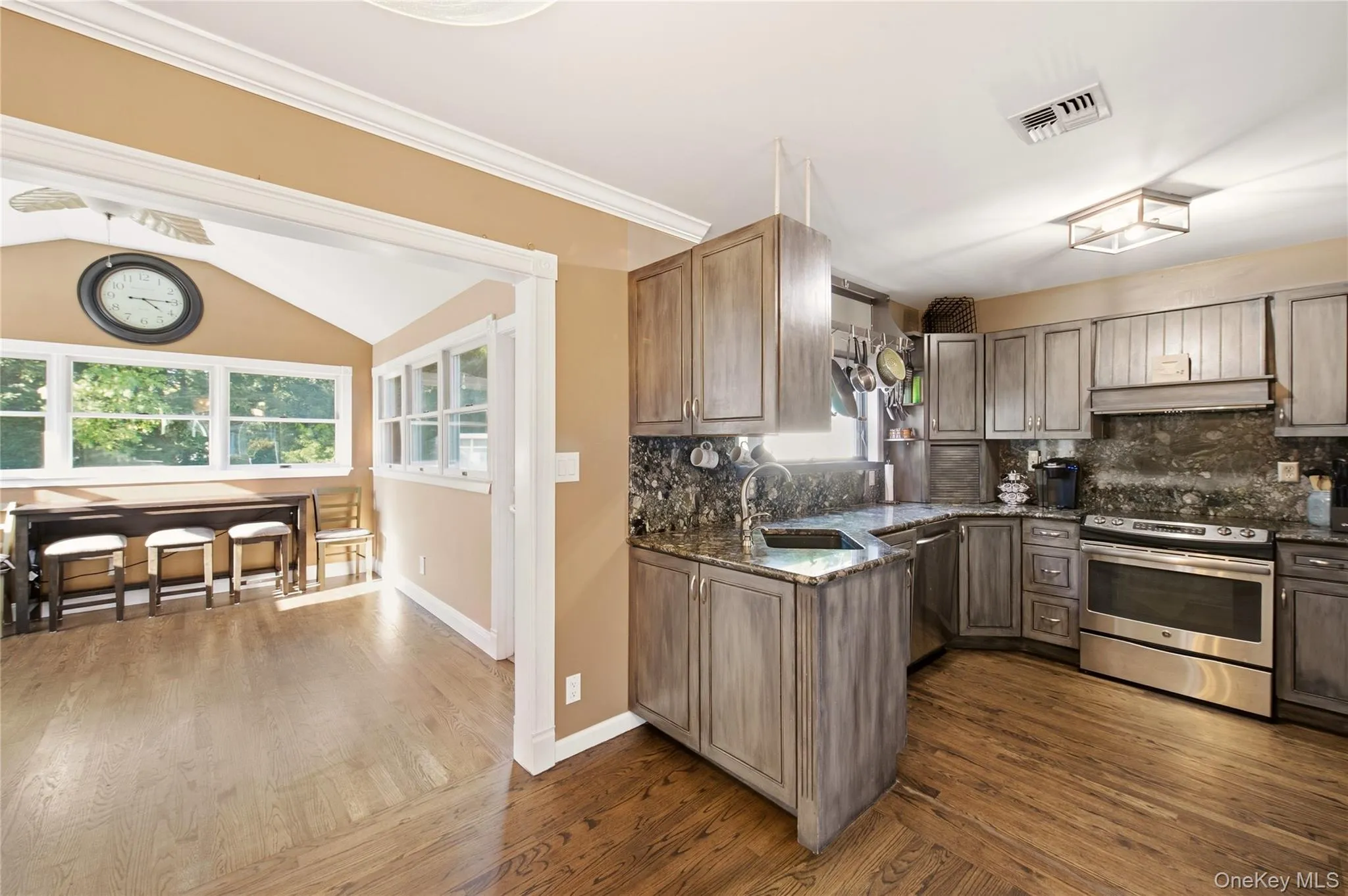 15 Oakwood Street, Huntington, NY, 4 Bedrooms Bedrooms, 7 Rooms Rooms,3 BathroomsBathrooms,Residential,For Rent,Oakwood,0,1059807 15 Oakwood Street, Huntington, NY, 4 Bedrooms Bedrooms, 7 Rooms Rooms,3 BathroomsBathrooms,Residential,For Rent,Oakwood,0,1059807