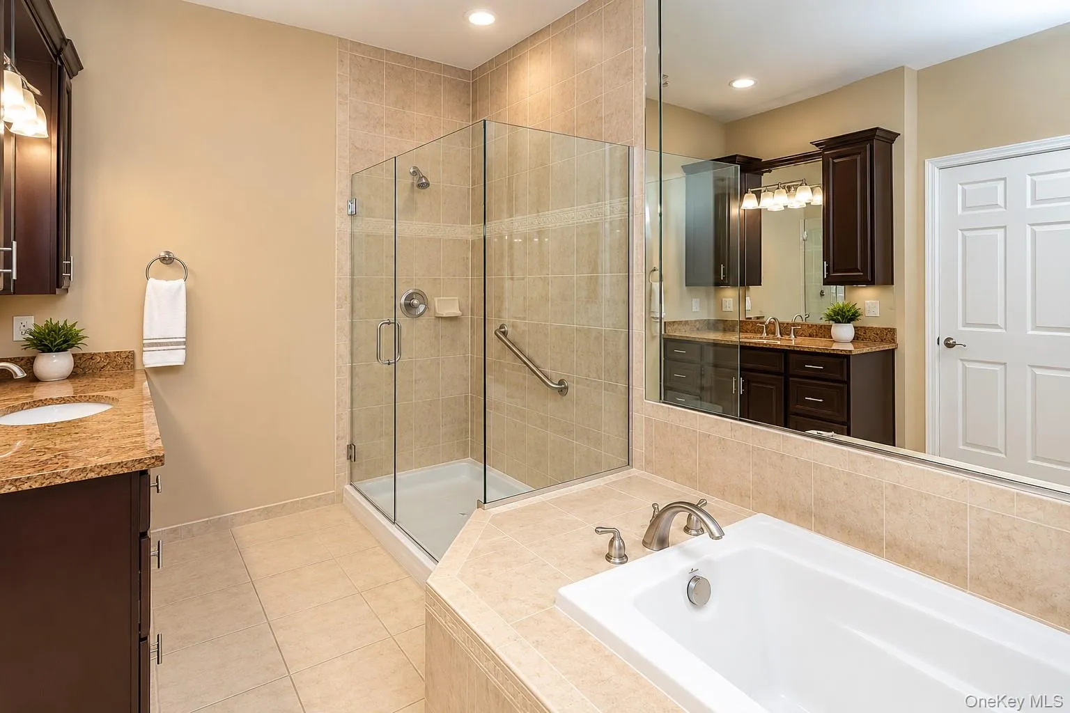 581 Verona Drive, Huntington, NY, 2 Bedrooms Bedrooms, 6 Rooms Rooms,2 BathroomsBathrooms,Residential,For Rent,Verona,0,1059822 581 Verona Drive, Huntington, NY, 2 Bedrooms Bedrooms, 6 Rooms Rooms,2 BathroomsBathrooms,Residential,For Rent,Verona,0,1059822
