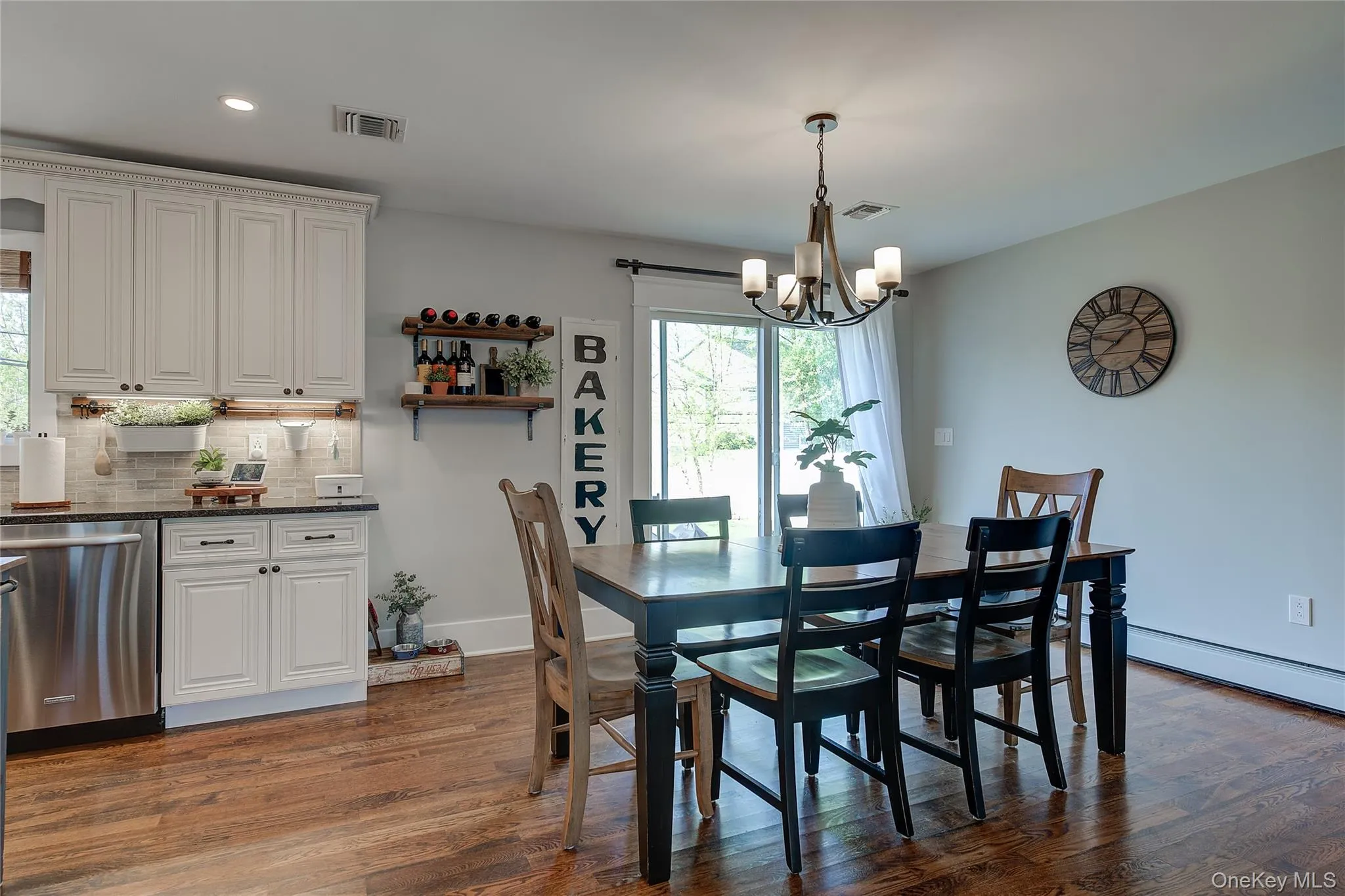 31 Garden Circle, Oyster Bay, NY, 3 Bedrooms Bedrooms, 6 Rooms Rooms,2 BathroomsBathrooms,Residential,For Rent,Garden,0,1059825 31 Garden Circle, Oyster Bay, NY, 3 Bedrooms Bedrooms, 6 Rooms Rooms,2 BathroomsBathrooms,Residential,For Rent,Garden,0,1059825