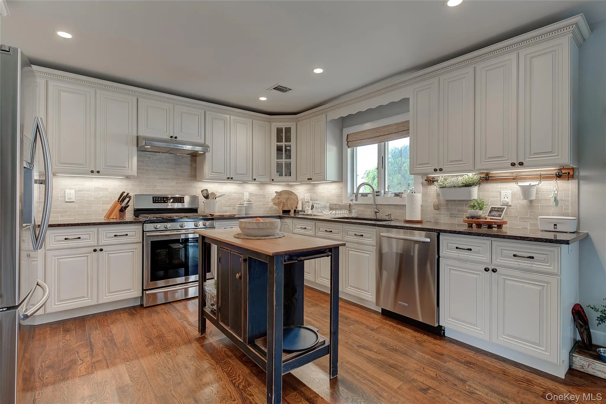 31 Garden Circle, Oyster Bay, NY, 3 Bedrooms Bedrooms, 6 Rooms Rooms,2 BathroomsBathrooms,Residential,For Rent,Garden,0,1059825 31 Garden Circle, Oyster Bay, NY, 3 Bedrooms Bedrooms, 6 Rooms Rooms,2 BathroomsBathrooms,Residential,For Rent,Garden,0,1059825