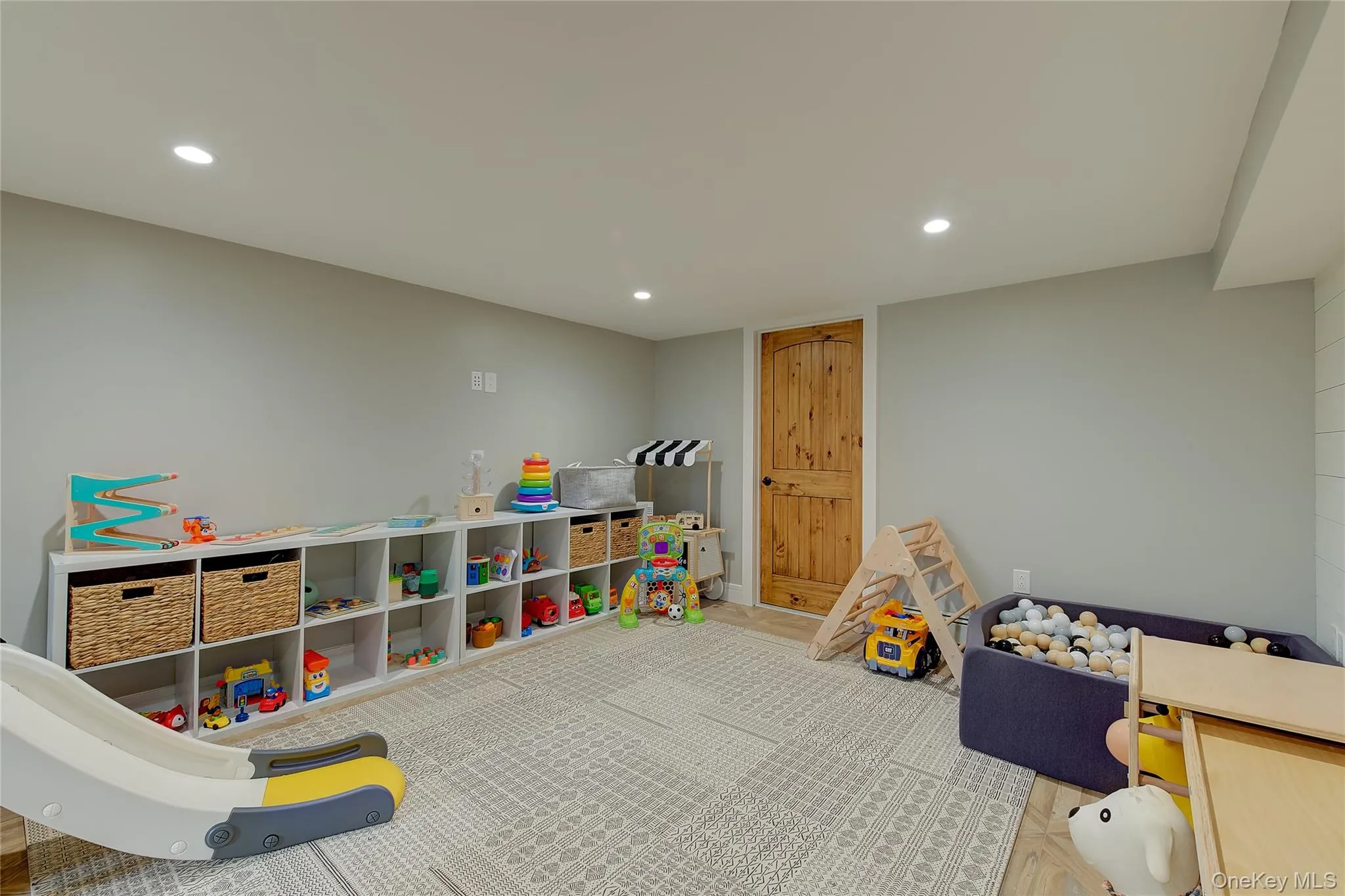 31 Garden Circle, Oyster Bay, NY, 3 Bedrooms Bedrooms, 6 Rooms Rooms,2 BathroomsBathrooms,Residential,For Rent,Garden,0,1059825 31 Garden Circle, Oyster Bay, NY, 3 Bedrooms Bedrooms, 6 Rooms Rooms,2 BathroomsBathrooms,Residential,For Rent,Garden,0,1059825