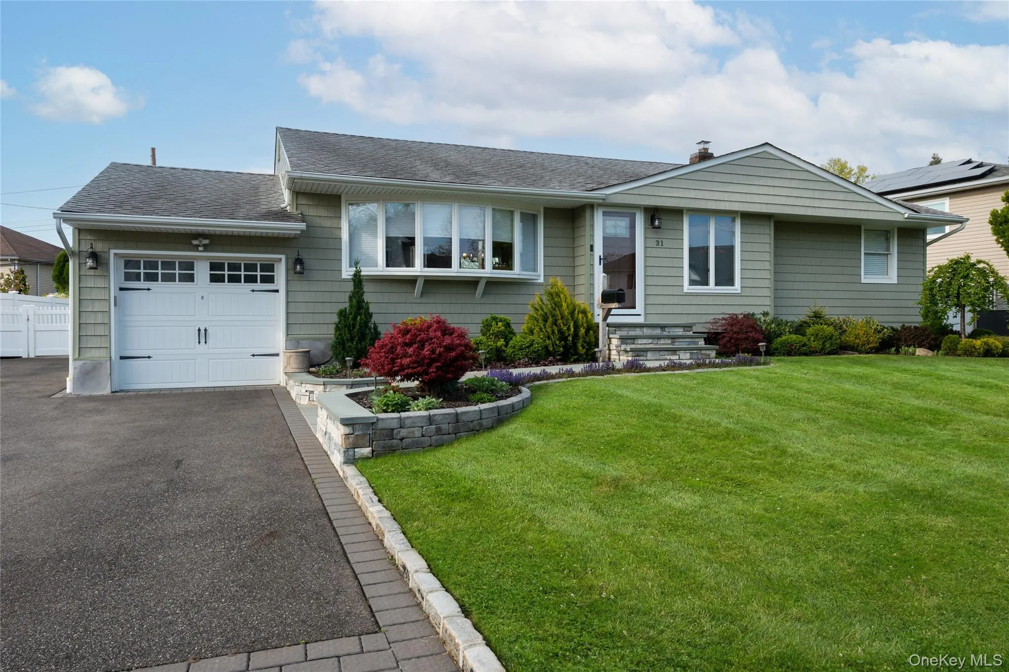 31 Garden Circle, Oyster Bay, NY, 3 Bedrooms Bedrooms, 6 Rooms Rooms,2 BathroomsBathrooms,Residential,For Rent,Garden,0,1059825 31 Garden Circle, Oyster Bay, NY, 3 Bedrooms Bedrooms, 6 Rooms Rooms,2 BathroomsBathrooms,Residential,For Rent,Garden,0,1059825
