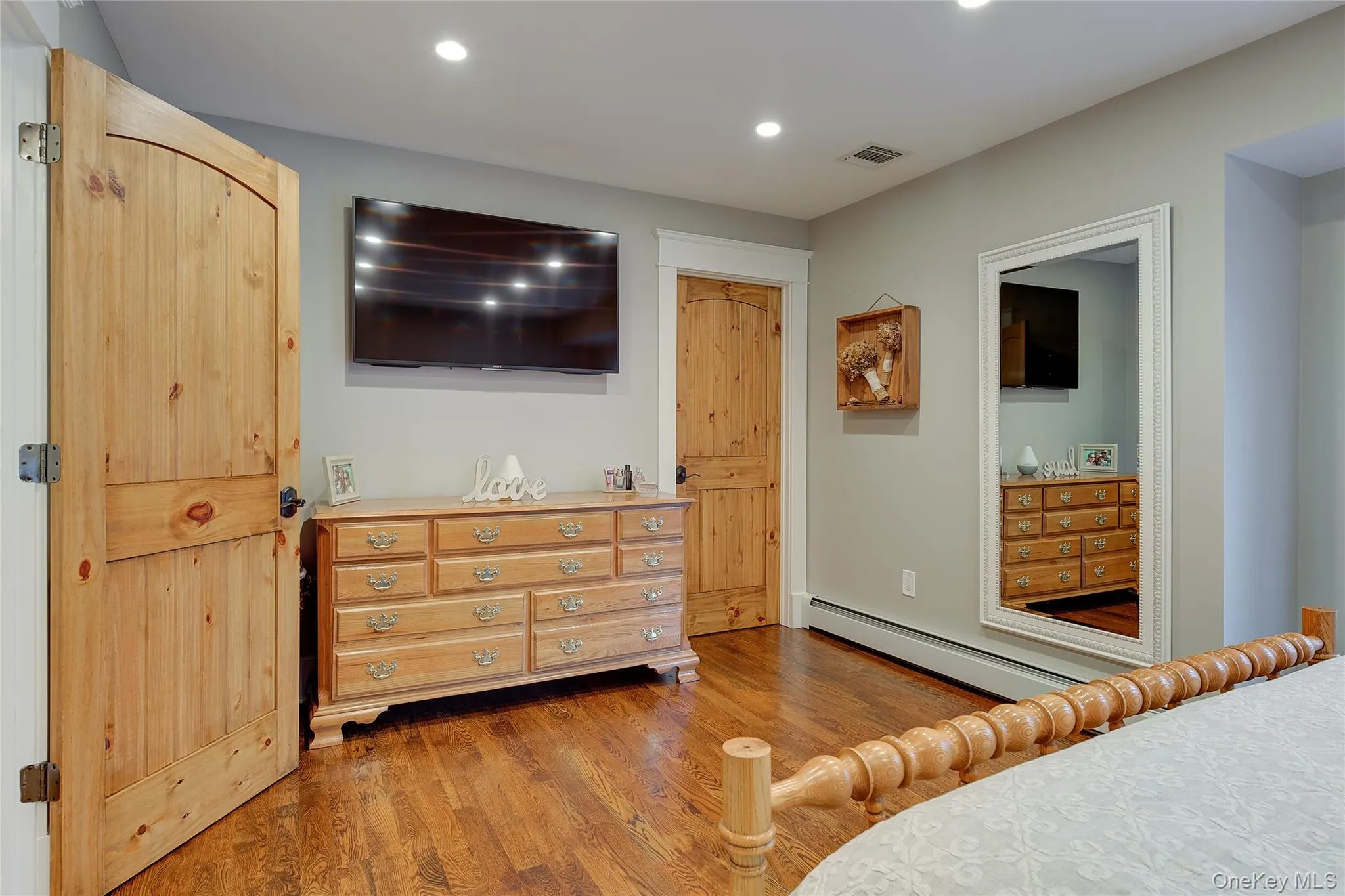 31 Garden Circle, Oyster Bay, NY, 3 Bedrooms Bedrooms, 6 Rooms Rooms,2 BathroomsBathrooms,Residential,For Rent,Garden,0,1059825 31 Garden Circle, Oyster Bay, NY, 3 Bedrooms Bedrooms, 6 Rooms Rooms,2 BathroomsBathrooms,Residential,For Rent,Garden,0,1059825