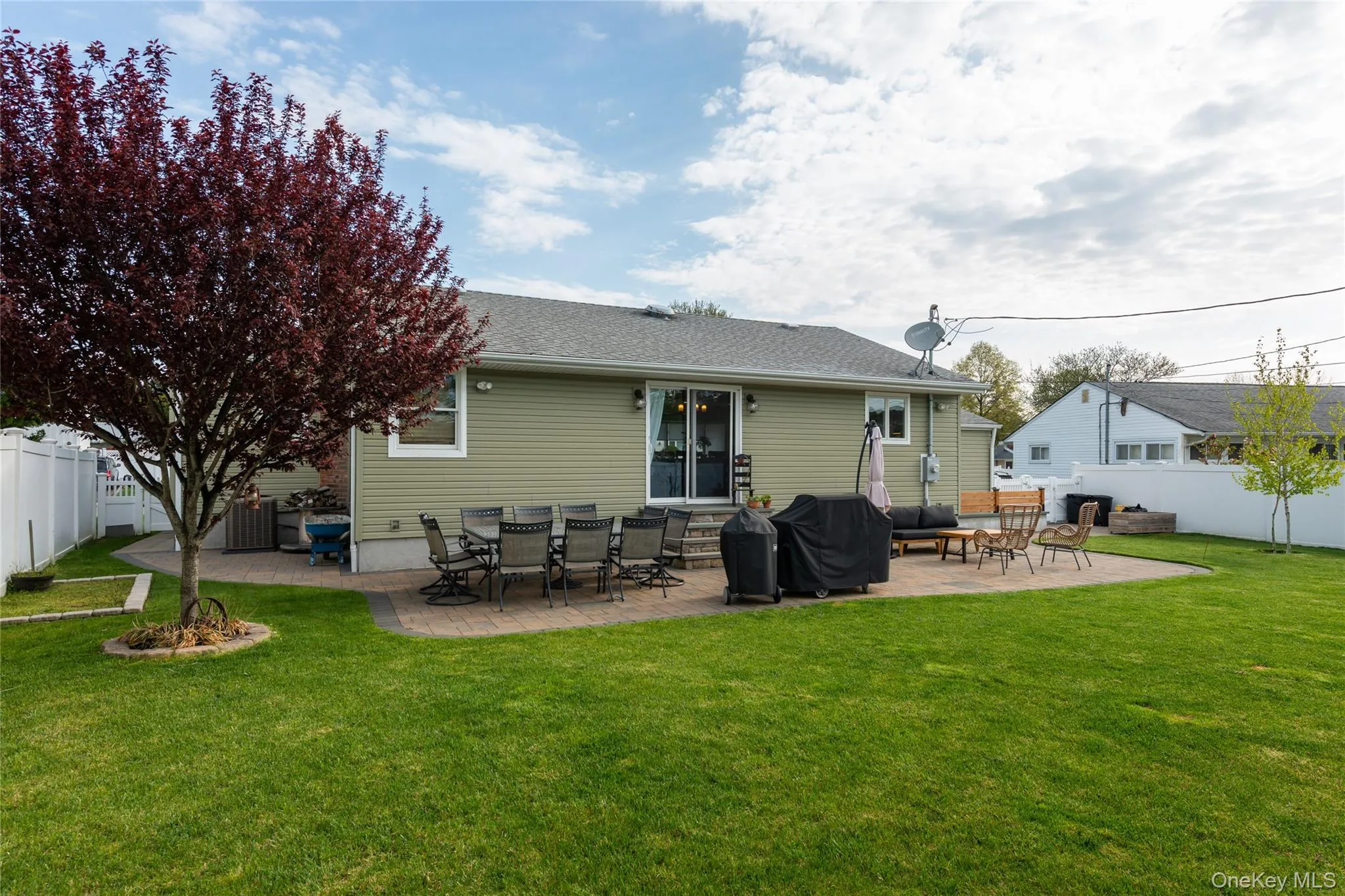 31 Garden Circle, Oyster Bay, NY, 3 Bedrooms Bedrooms, 6 Rooms Rooms,2 BathroomsBathrooms,Residential,For Rent,Garden,0,1059825 31 Garden Circle, Oyster Bay, NY, 3 Bedrooms Bedrooms, 6 Rooms Rooms,2 BathroomsBathrooms,Residential,For Rent,Garden,0,1059825